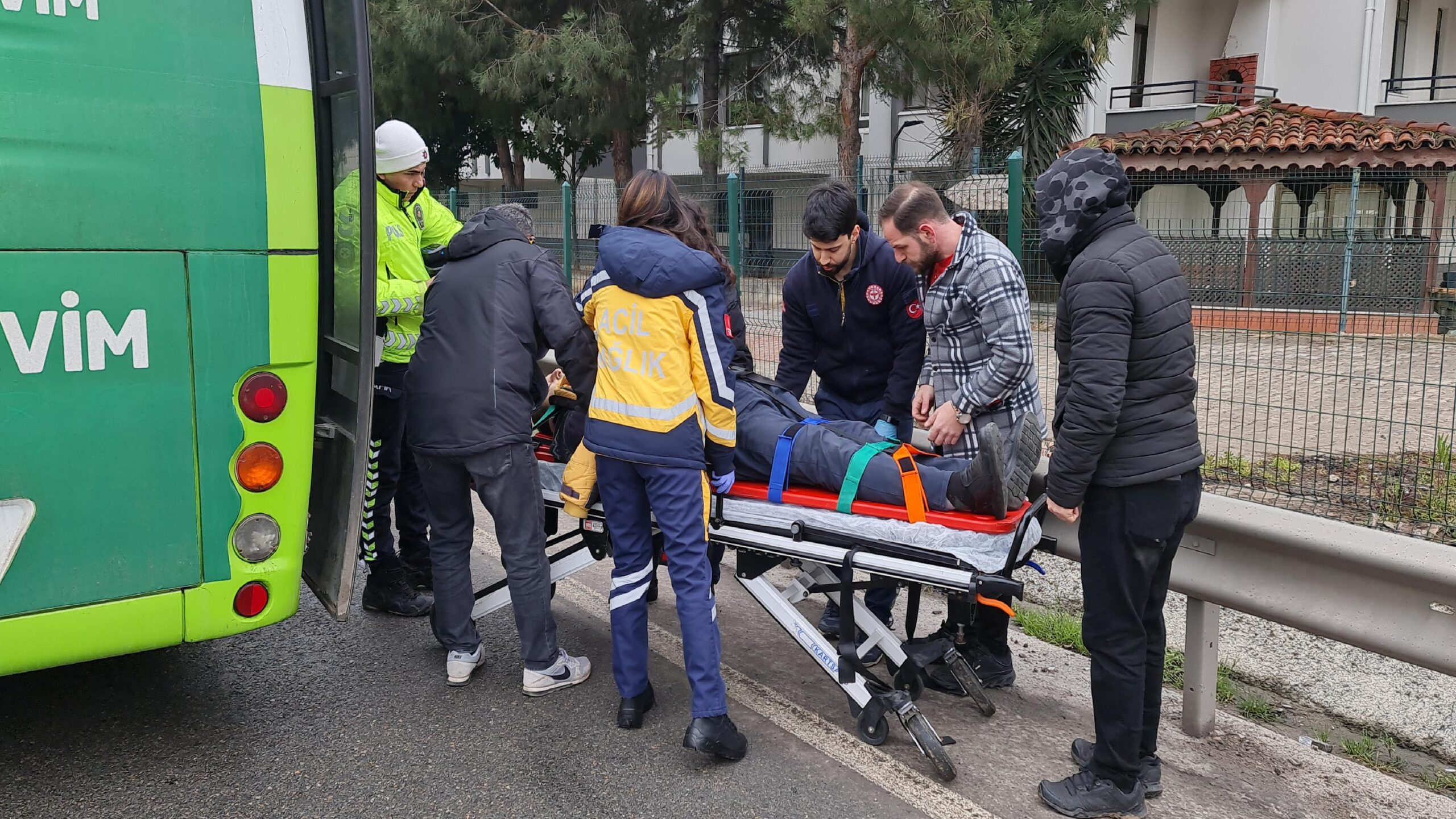 Kocaeli’de sürücüsü direksiyon başında fenalaşan otobüsü durduran yolcu Macak, yaşadıklarını anlattı: haberi