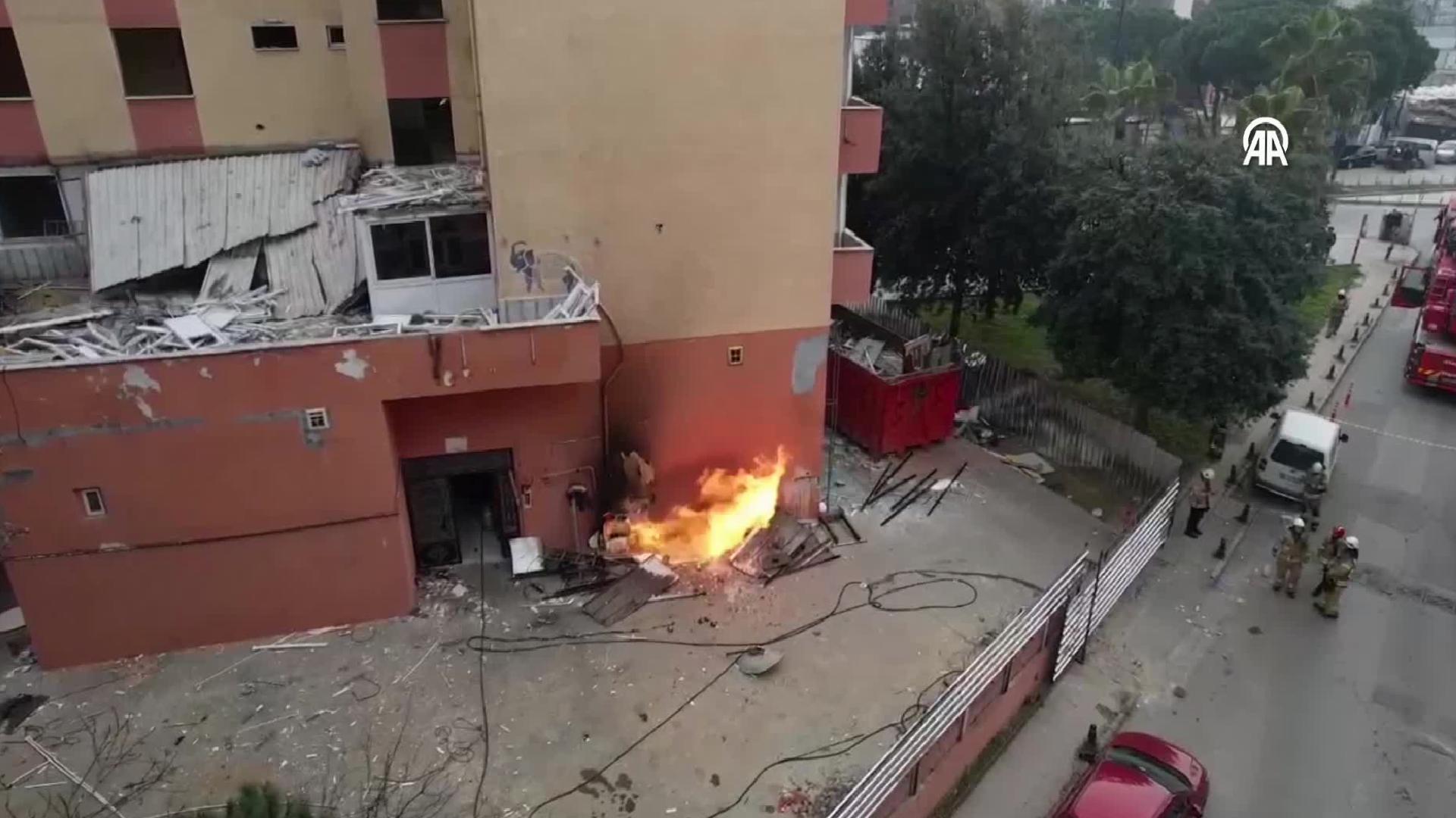 Pendik’te yıkılan binada doğal gaz borusunun patlaması sonucu yangın çıktı haberi