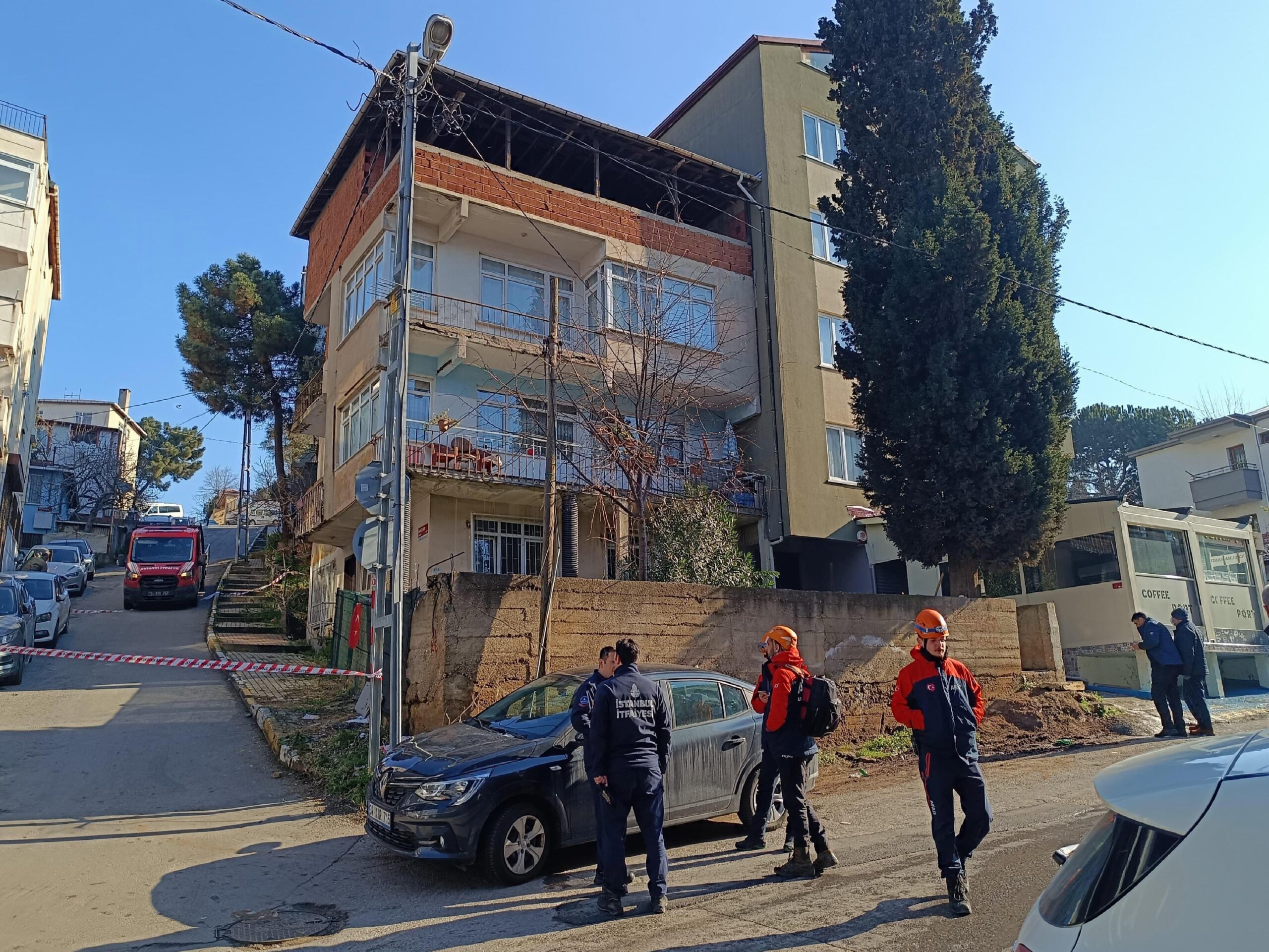 Pendik’teki duvarlarından ses gelen bina boşaltıldı haberi