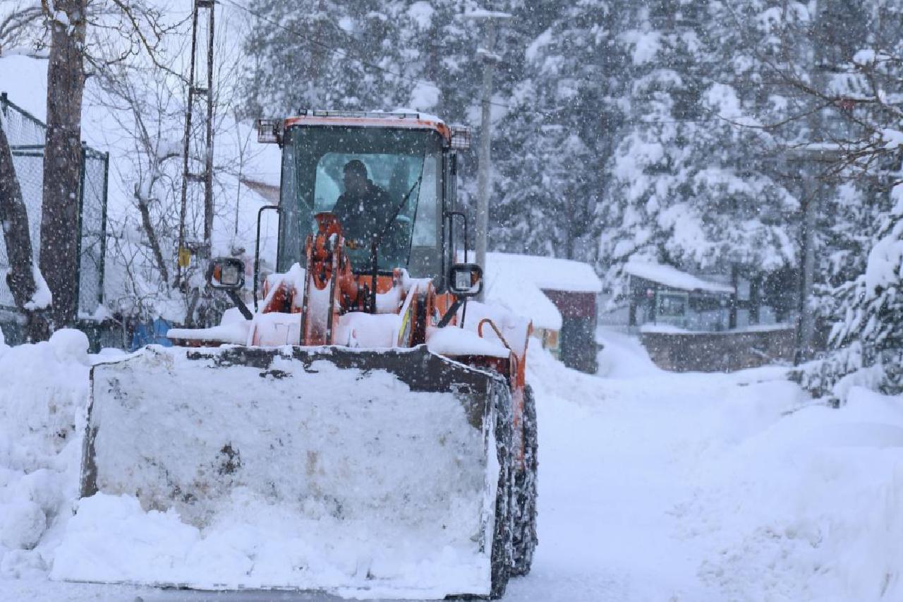 Sakarya’da kar aralıklarla sürüyor haberi