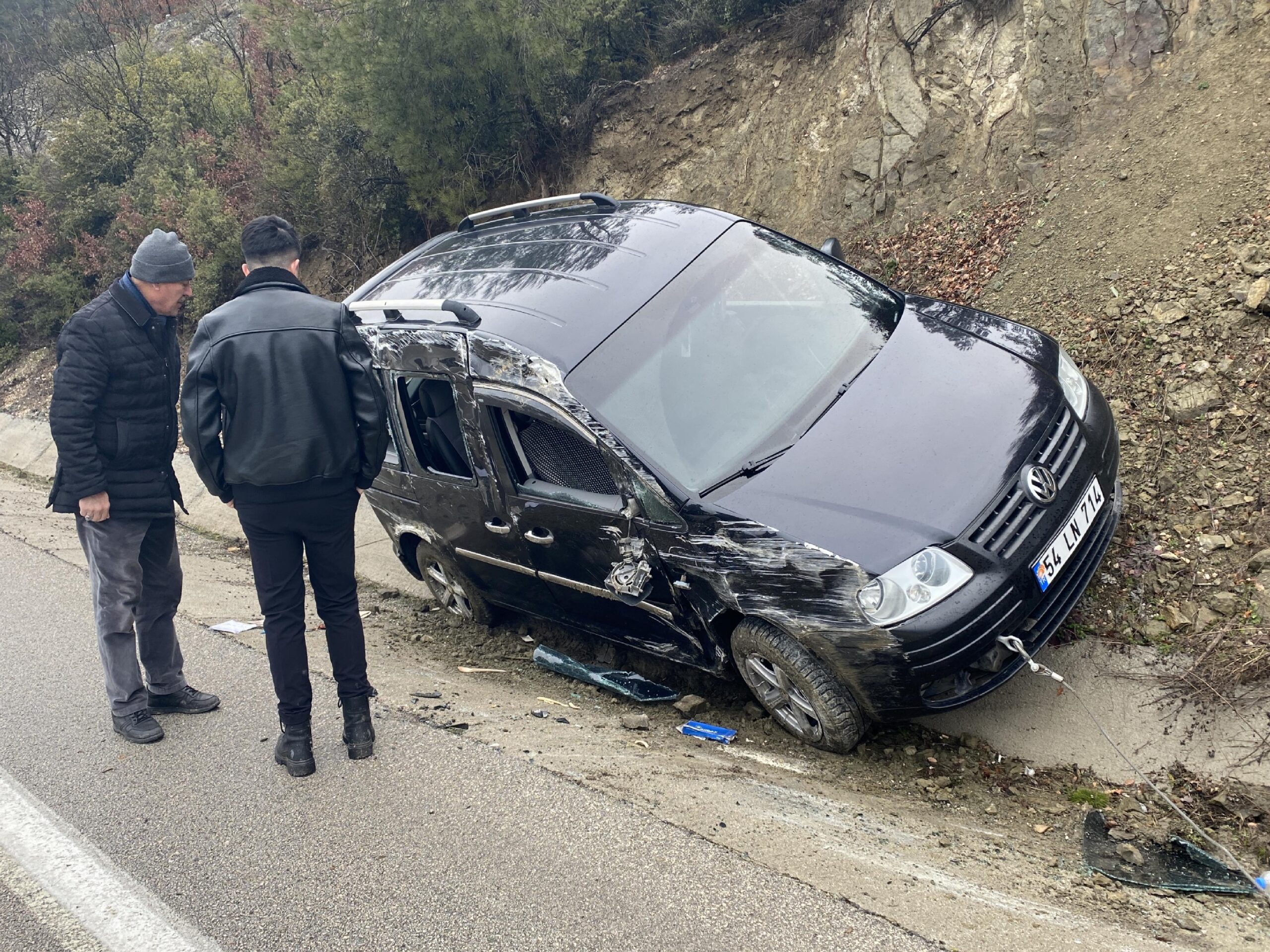 Sakarya’da su kanalına devrilen araçta 1 kişi yaralandı haberi