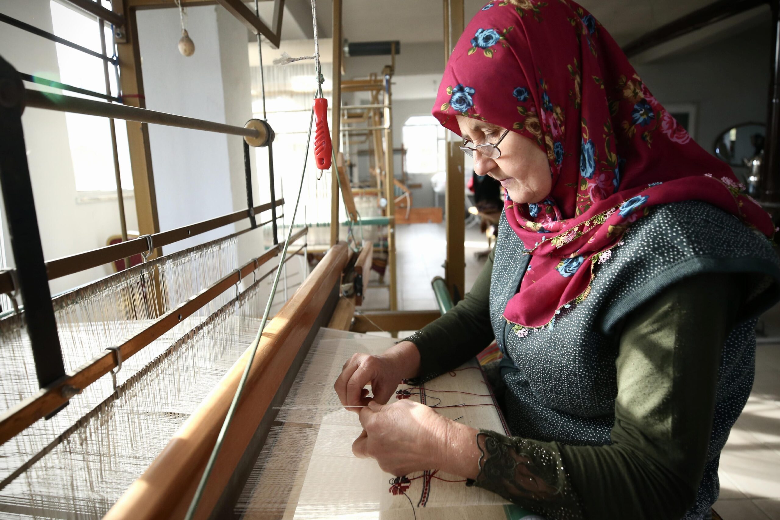 Sandıklardan çıkan “Derbent dokuması” İznikli kadınların ellerinde yeniden hayat buldu haberi