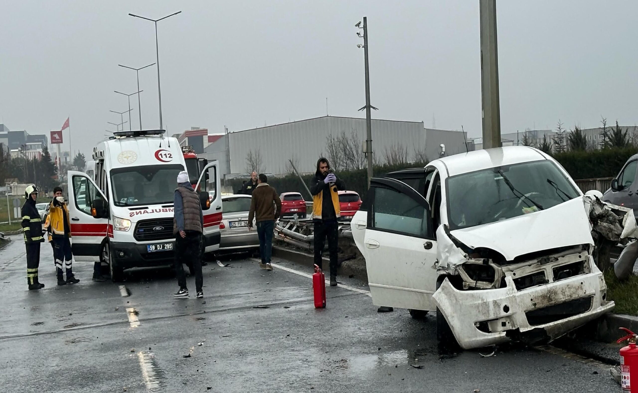 Tekirdağ’da iki otomobil çarpıştı, 6 kişi yaralandı haberi