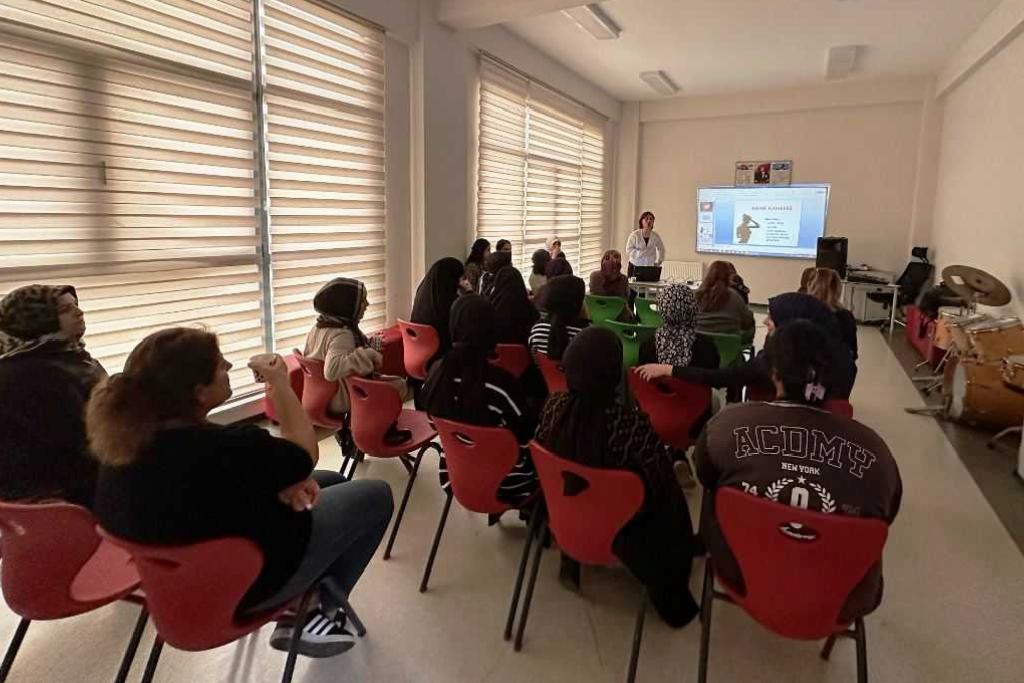 Tekirdağ’da kadın kursiyerlere sağlık eğitimi verildi haberi