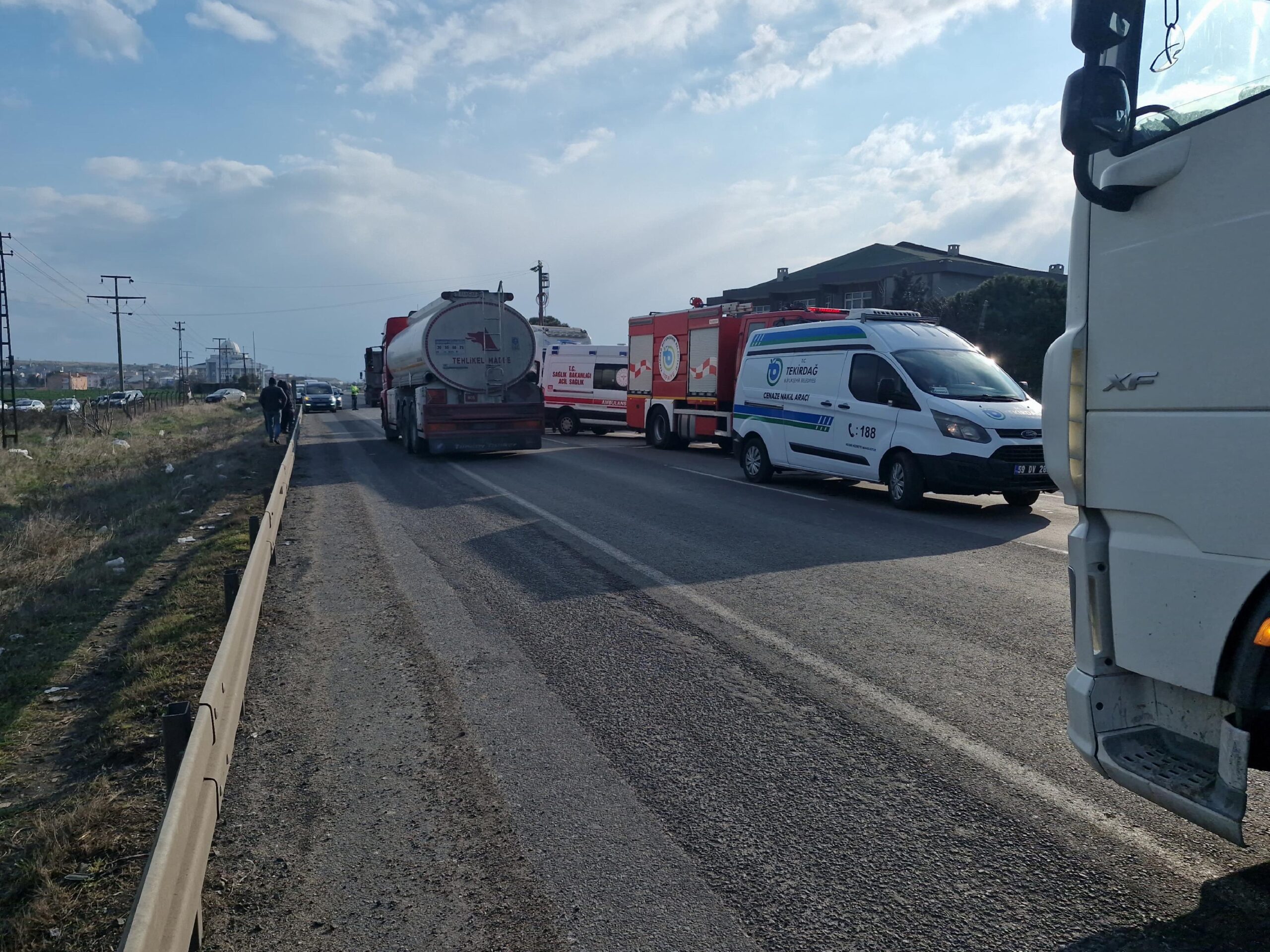 Tekirdağ’da tır ile otomobil çarpıştı, 1 kişi öldü, 2 kişi yaralandı haberi