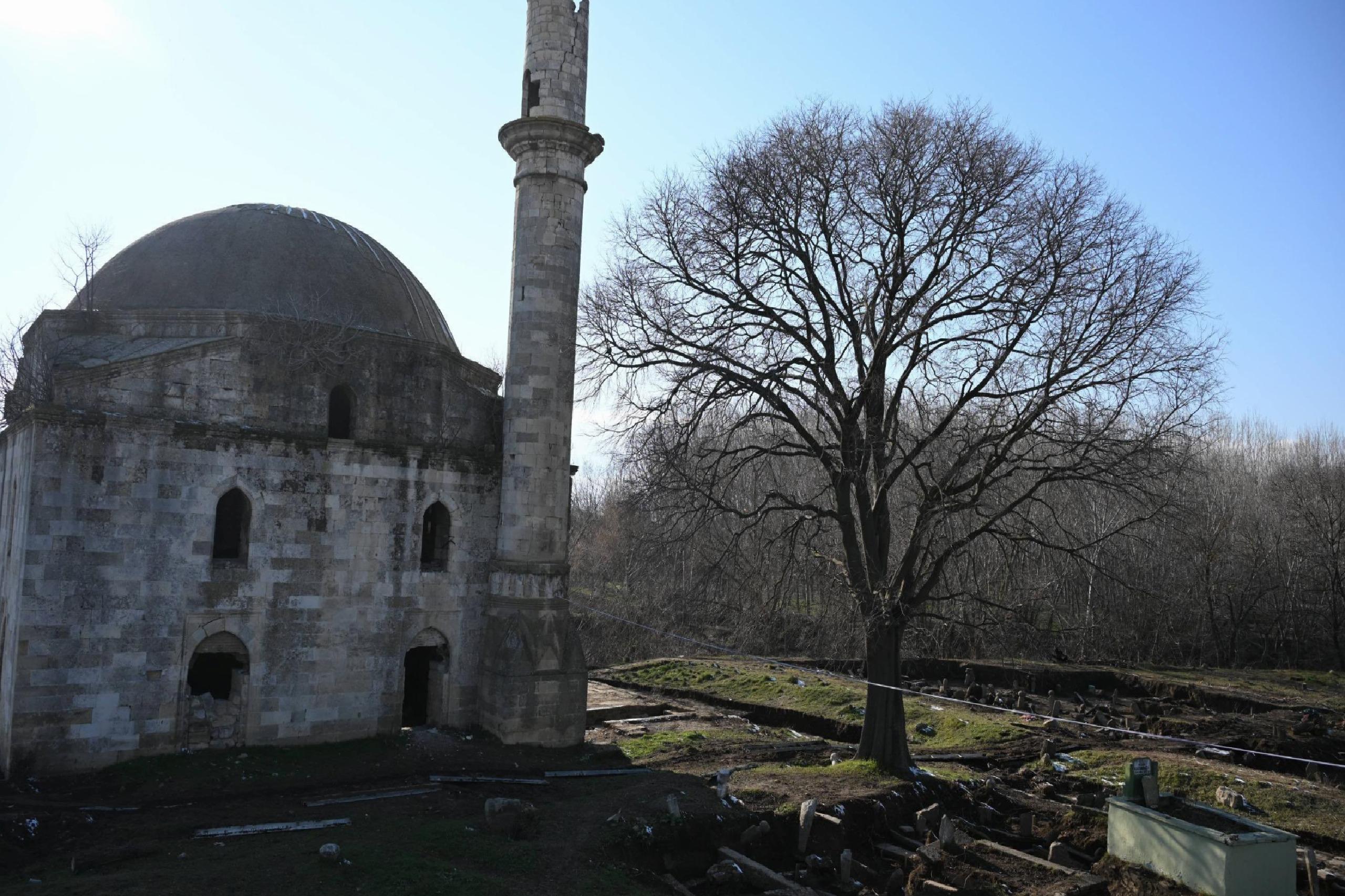 Tunca Nehri kenarındaki 5,5 asırlık camide restorasyon çalışmaları sürüyor haberi