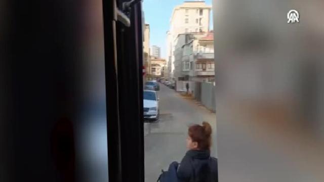 Ümraniye’de trafik güvenliğini tehlikeye düşüren 2 minibüs şoförüne para cezası uygulandı haberi