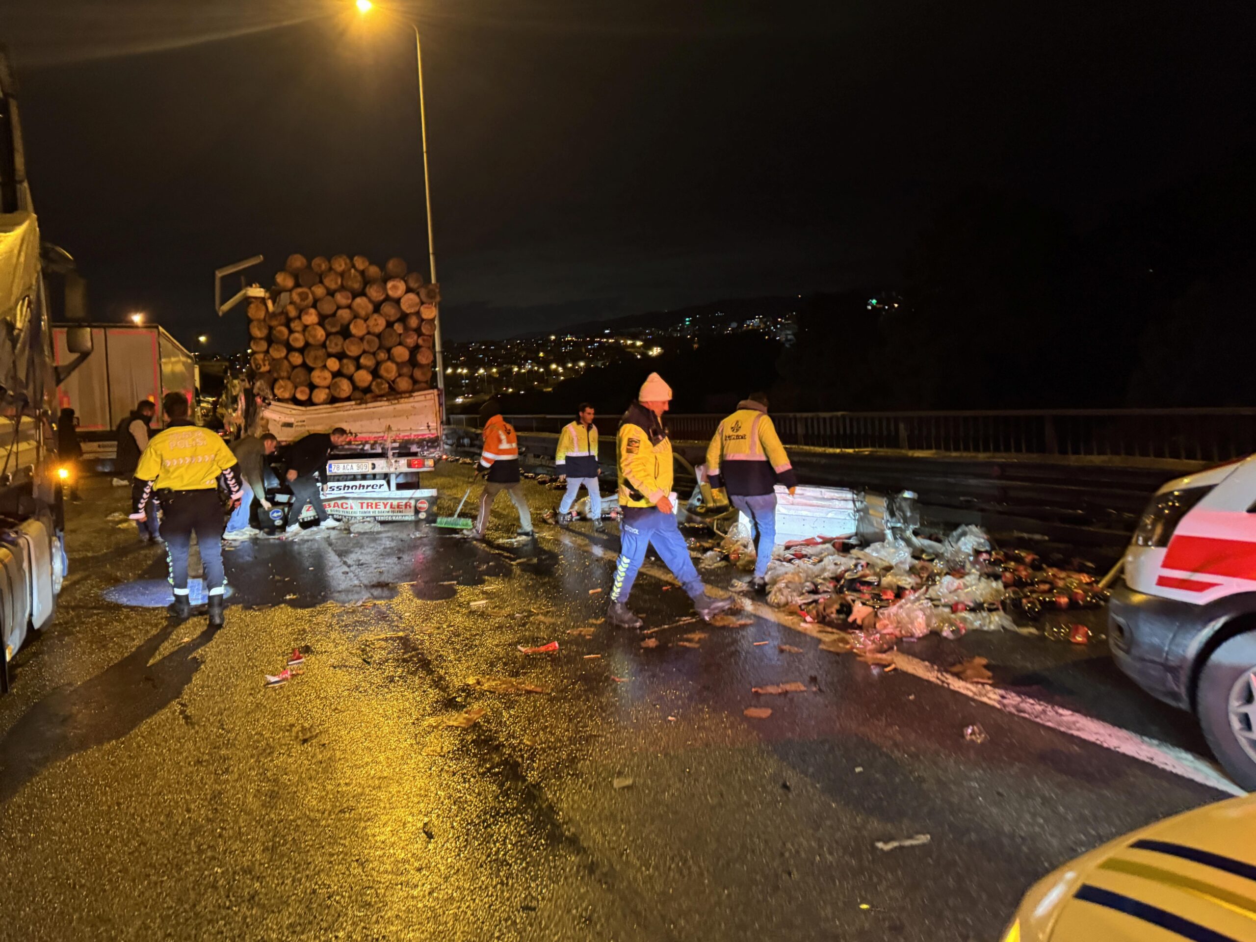 Anadolu Otoyolu’nun Kocaeli kesiminde zincirleme kaza nedeniyle yol ulaşıma kapandı haberi