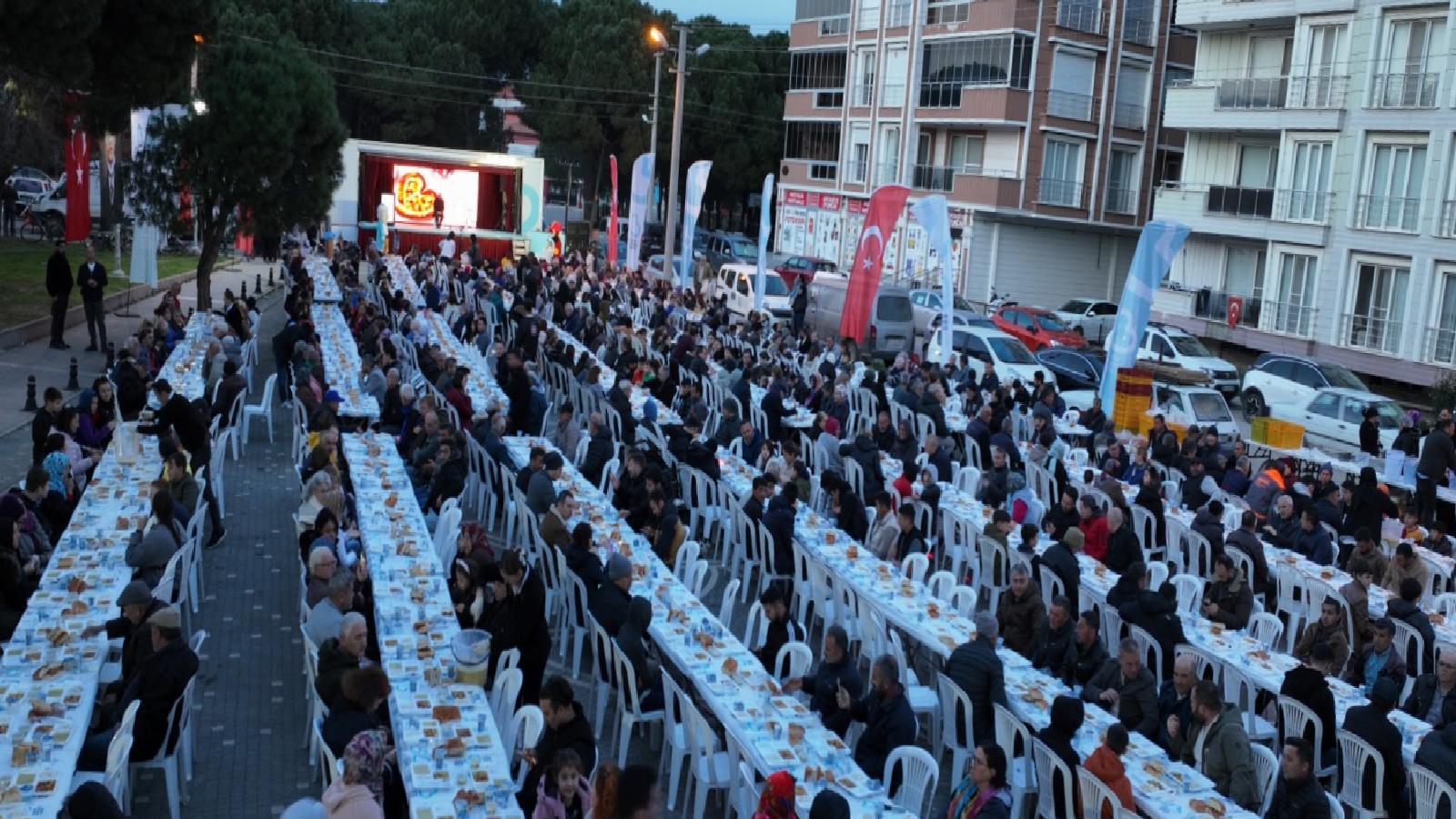 Balıkesir Büyükşehir Belediyesi Gömeç’te iftar verdi haberi