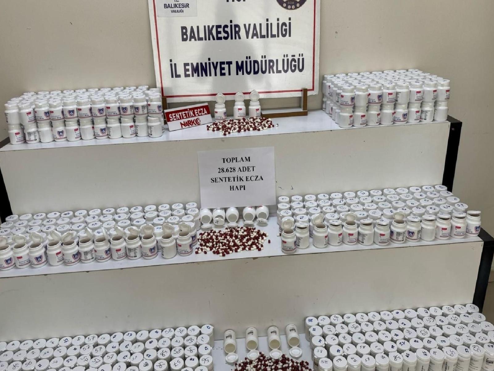 Balıkesir’de 28 bin sentetik ecza hap ele geçirildi, 2 kişi tutuklandı haberi