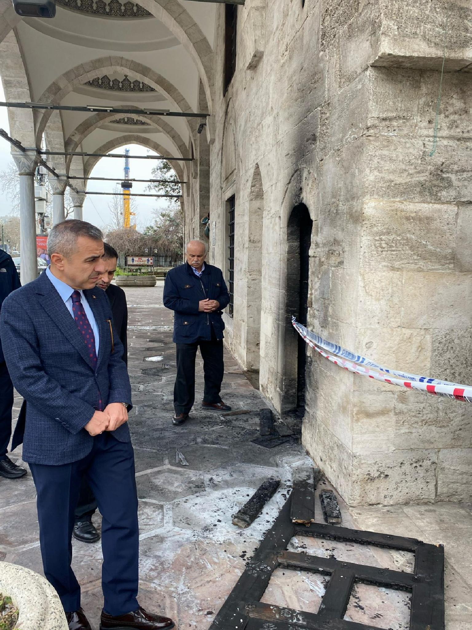 Beyoğlu’nda tarihi camide çıkan yangın söndürüldü haberi