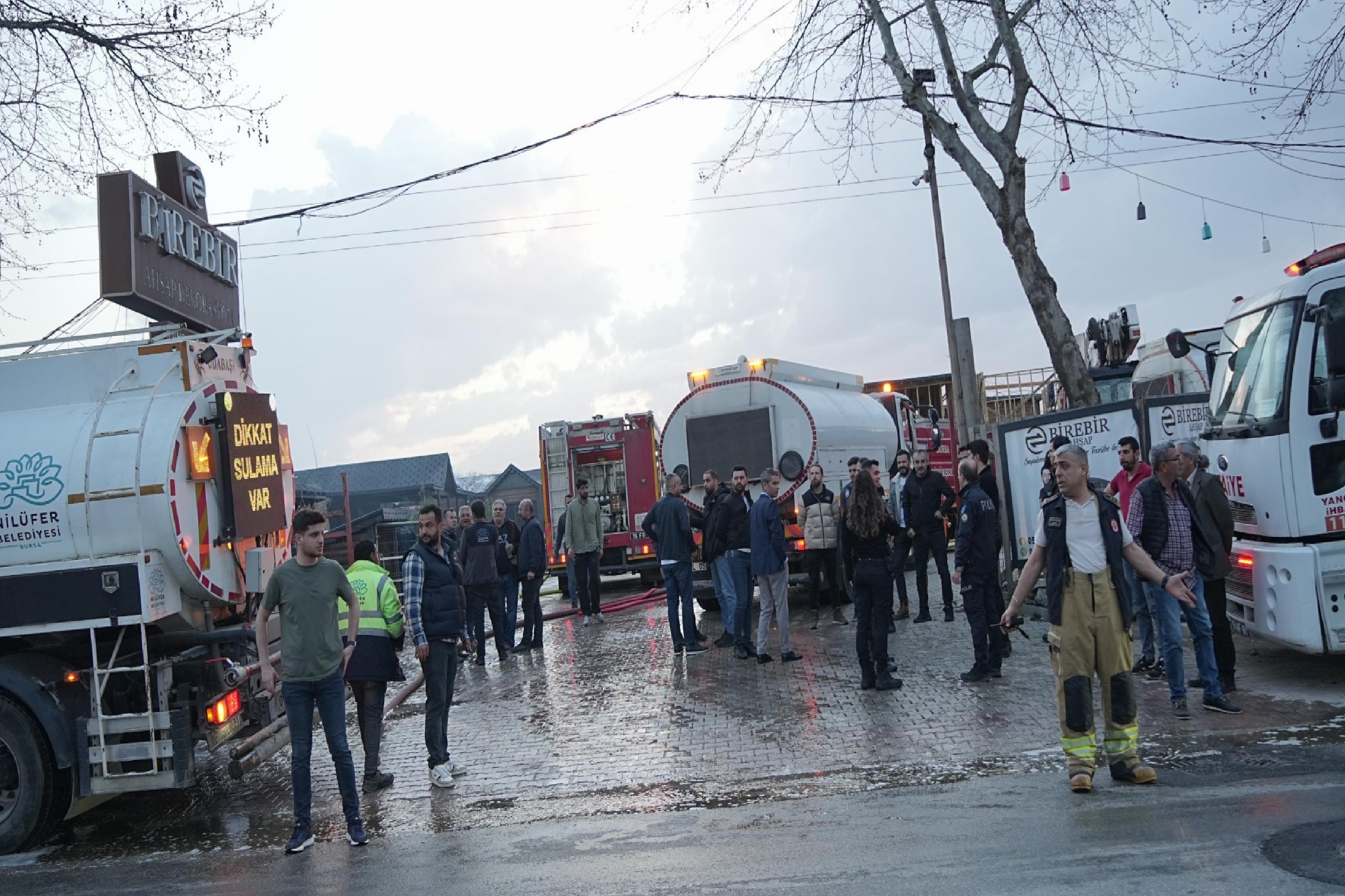 Bursa’da, ahşap dekorasyon imalathanesinde çıkan yangın söndürüldü haberi