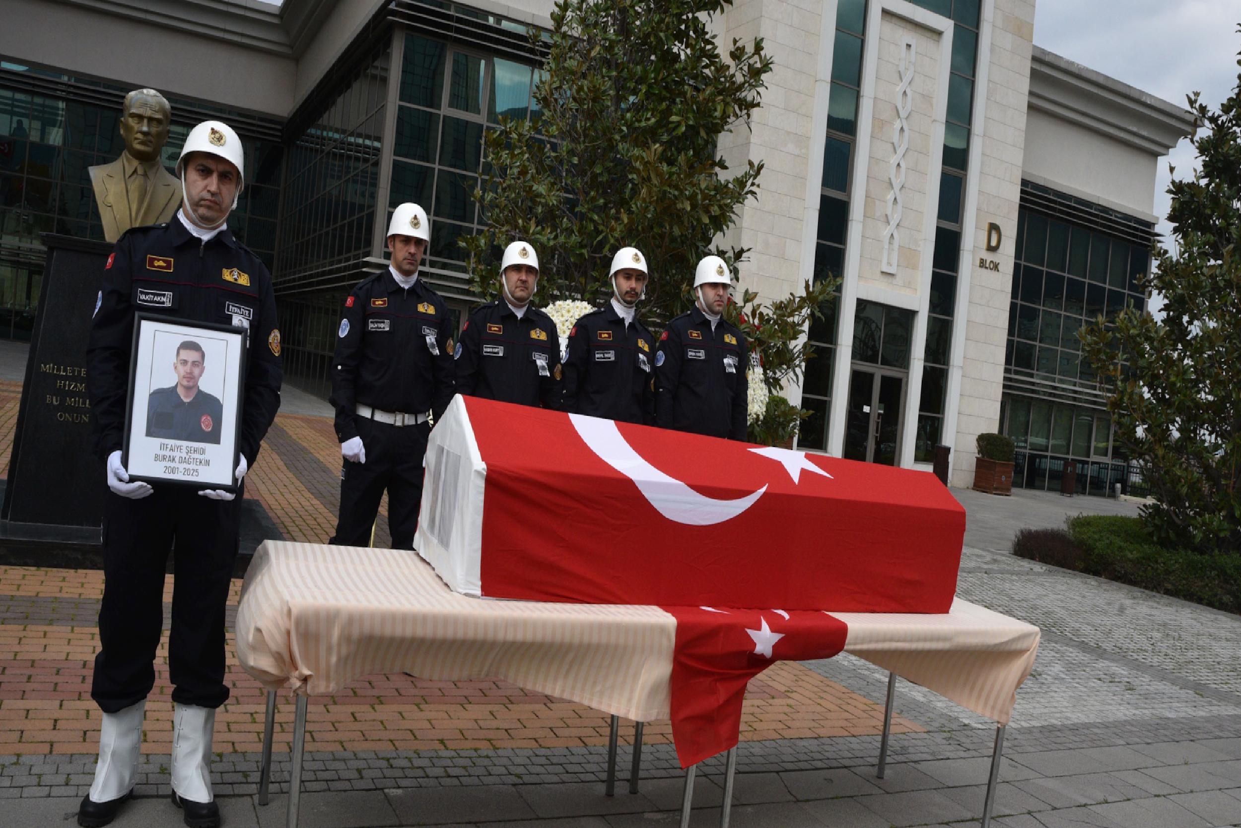 Bursa’da hayatını kaybeden itfaiye eri için tören düzenlendi haberi