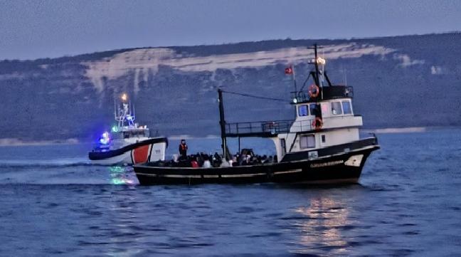 Çanakkale açıklarında 109 düzensiz göçmen yakalandı haberi