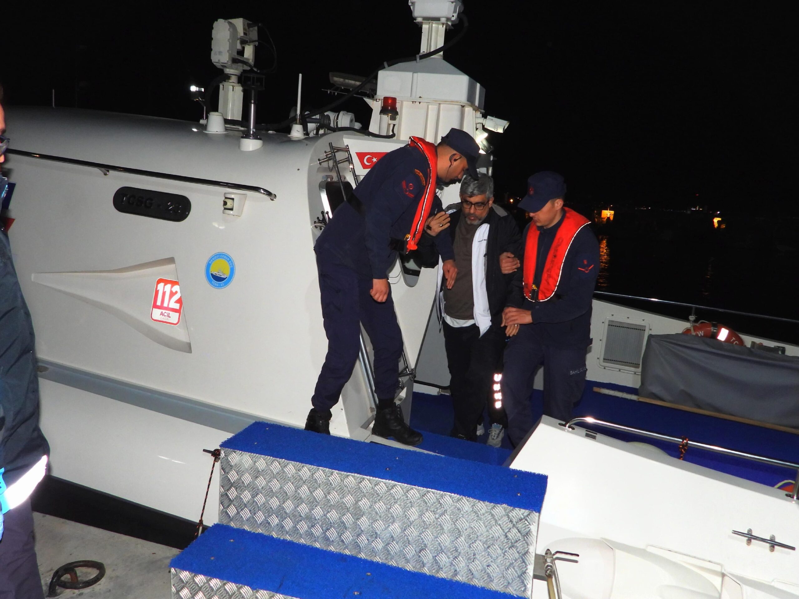 Çanakkale Boğazı’ndan geçen geminin rahatsızlanan kaptanı için tıbbi tahliye gerçekleştirildi haberi