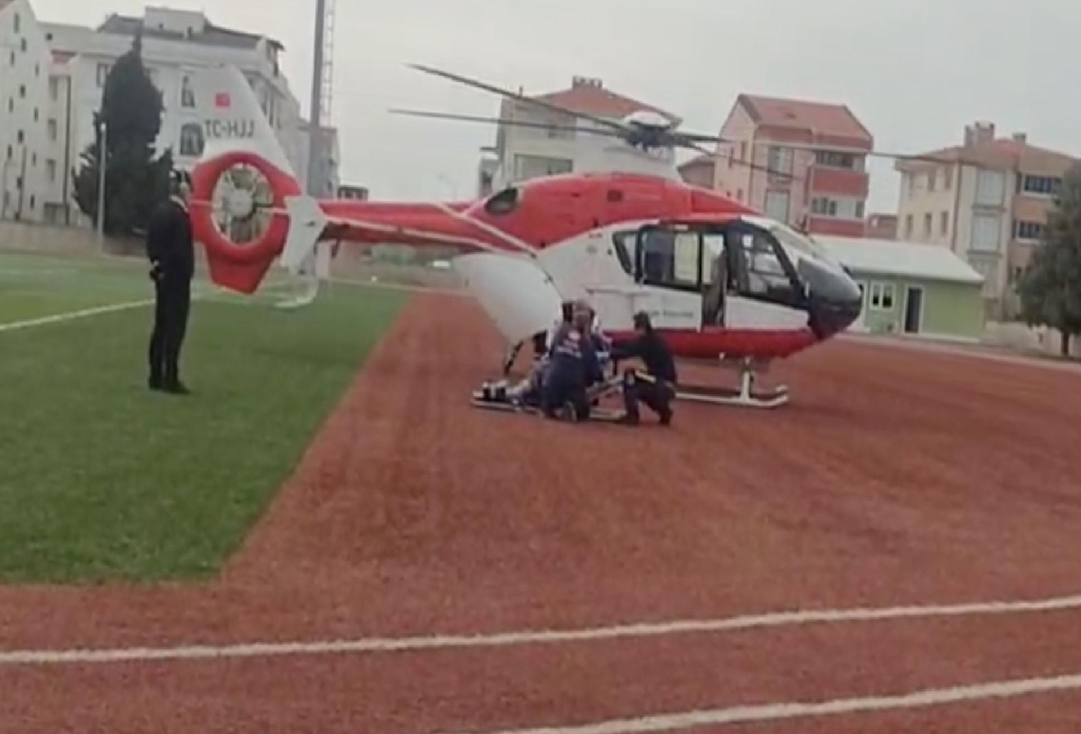 Çanakkale’de ambulans helikopter kalp krizi geçiren 77 yaşındaki kadın için havalandı haberi