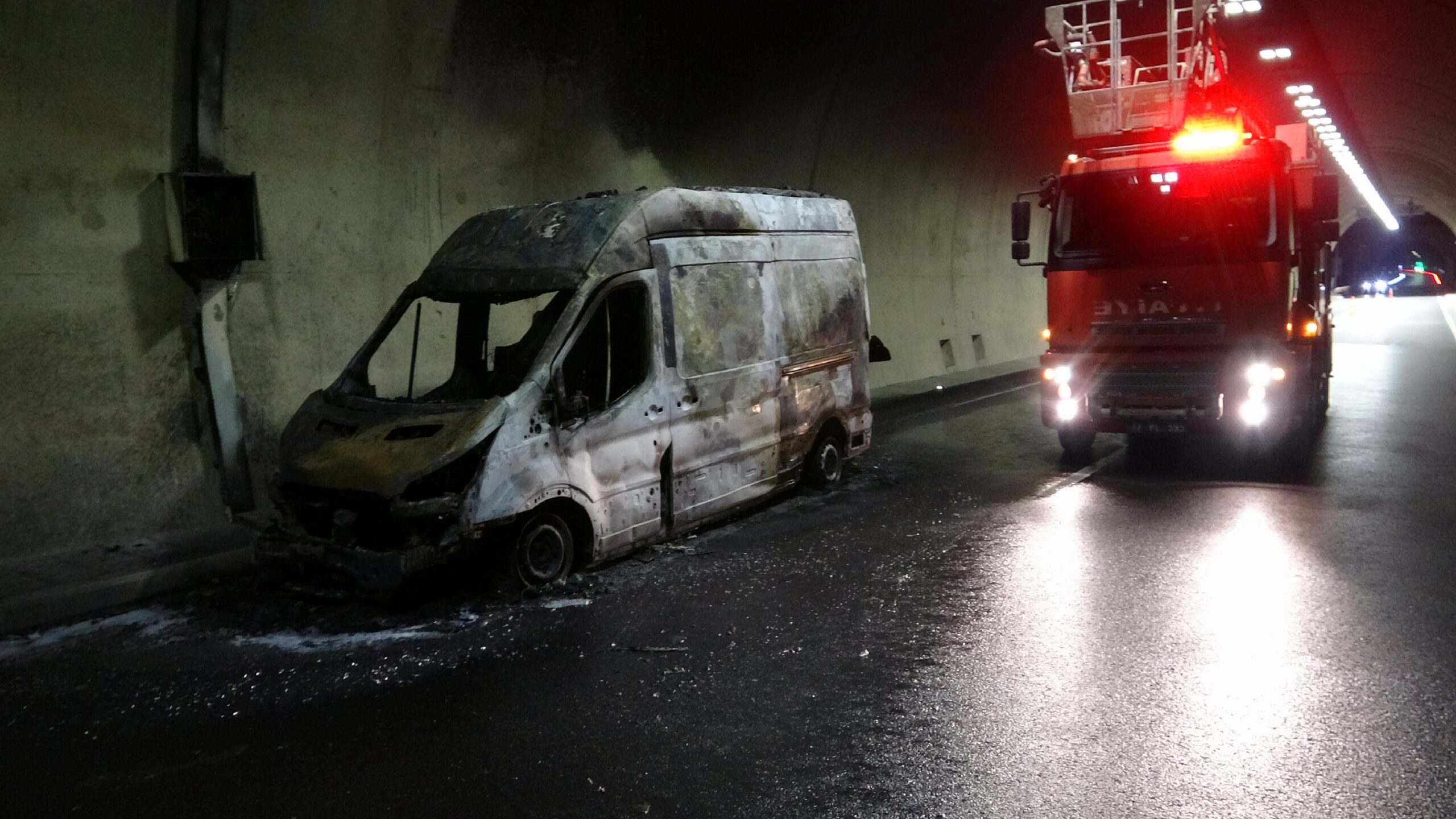 Çanakkale’de yanan ambulans kullanılamaz hale geldi haberi