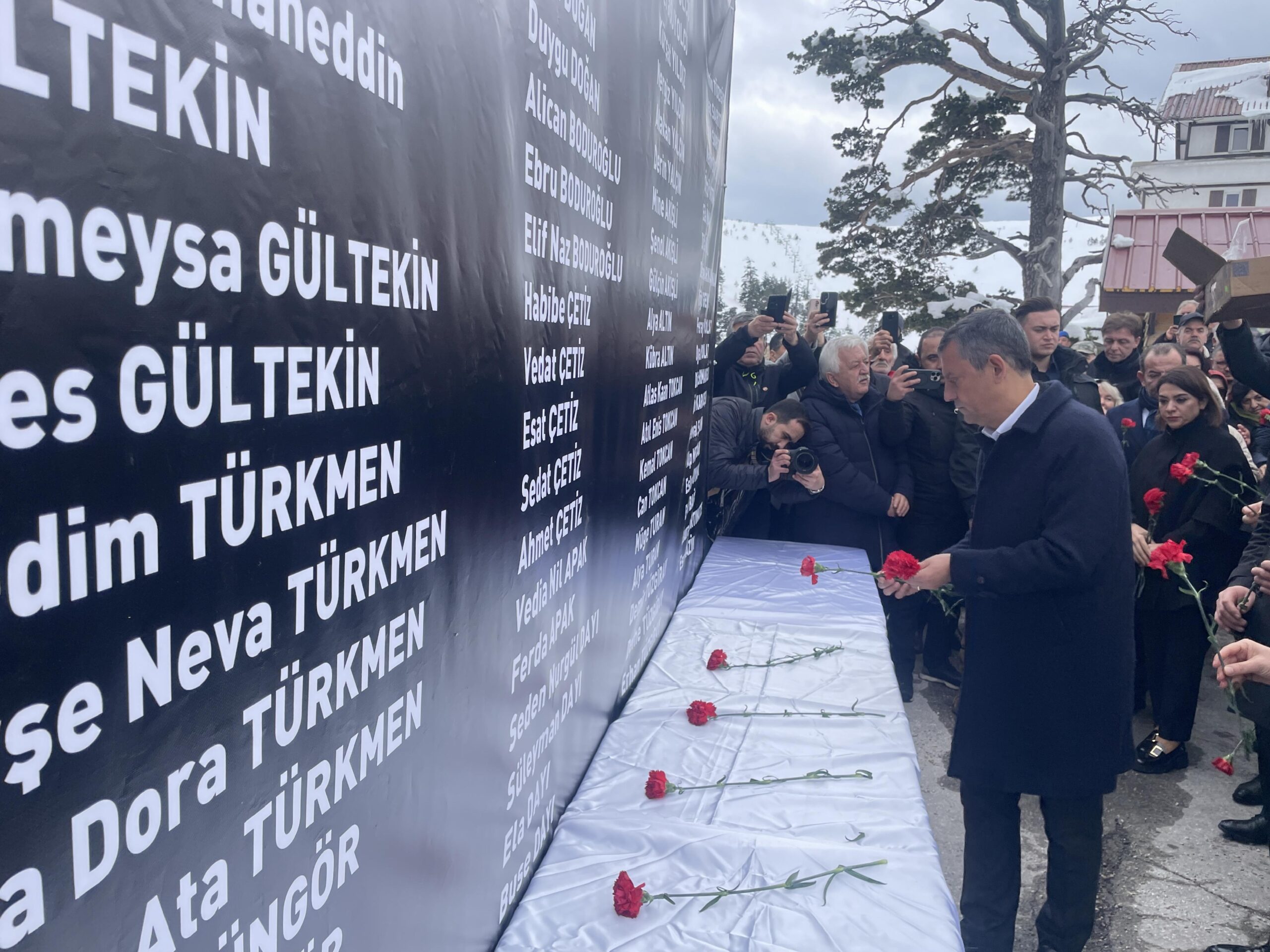 CHP Genel Başkanı Özel, Kartalkaya’daki yangında hayatını kaybedenleri anma töreninde konuştu: haberi