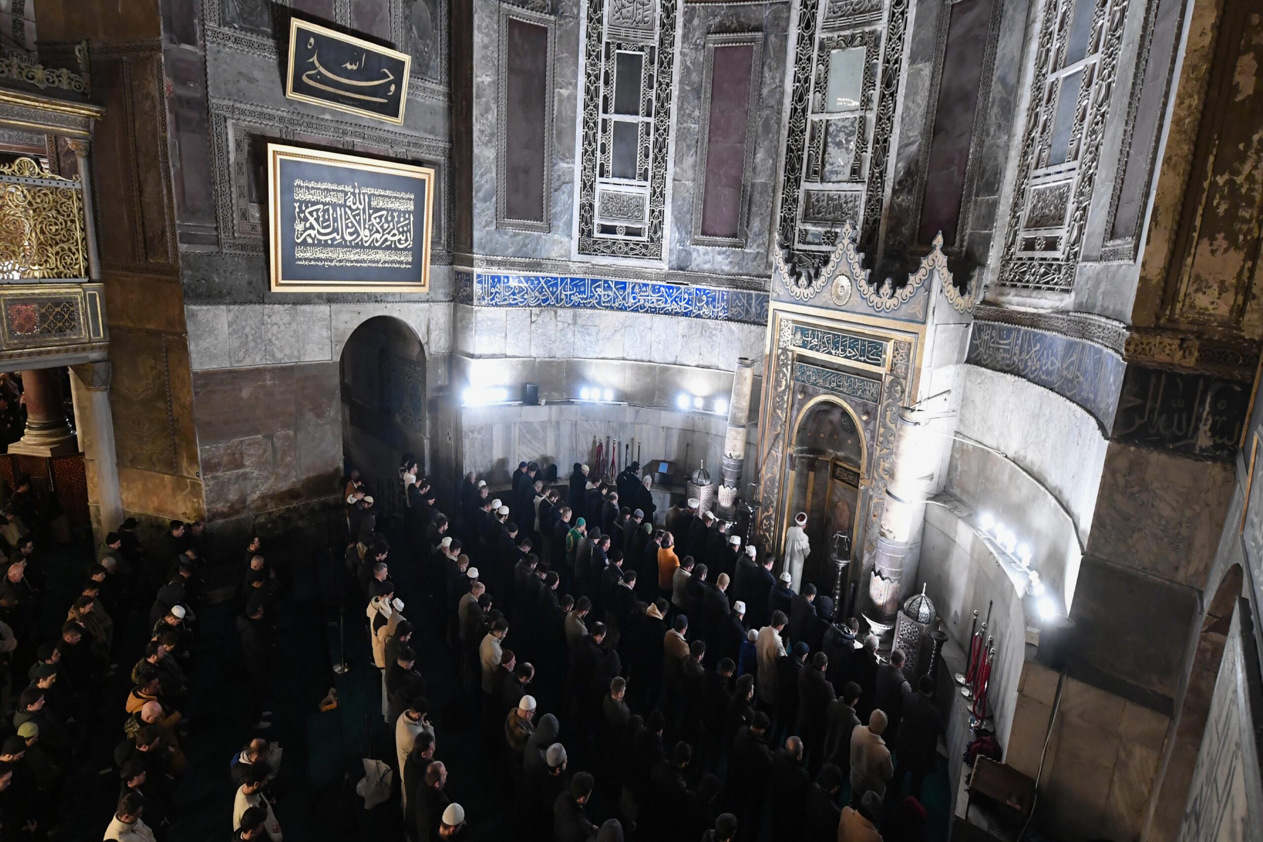 Diyanet İşleri Başkanı Erbaş, Ayasofya-i Kebir Camii’nde teravih namazı kıldırdı: haberi