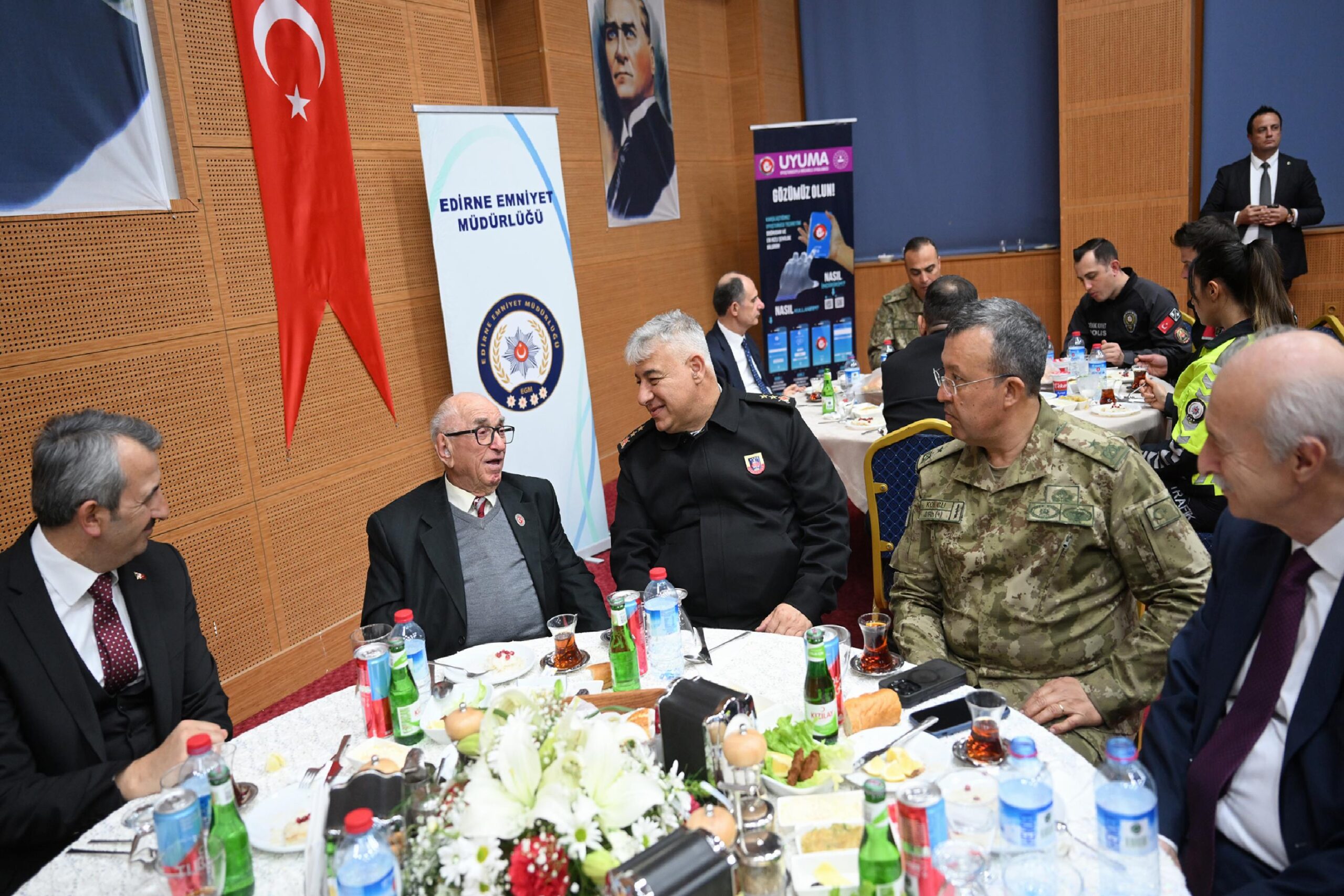 Edirne Emniyet Müdürlüğünde iftar programı düzenlendi haberi