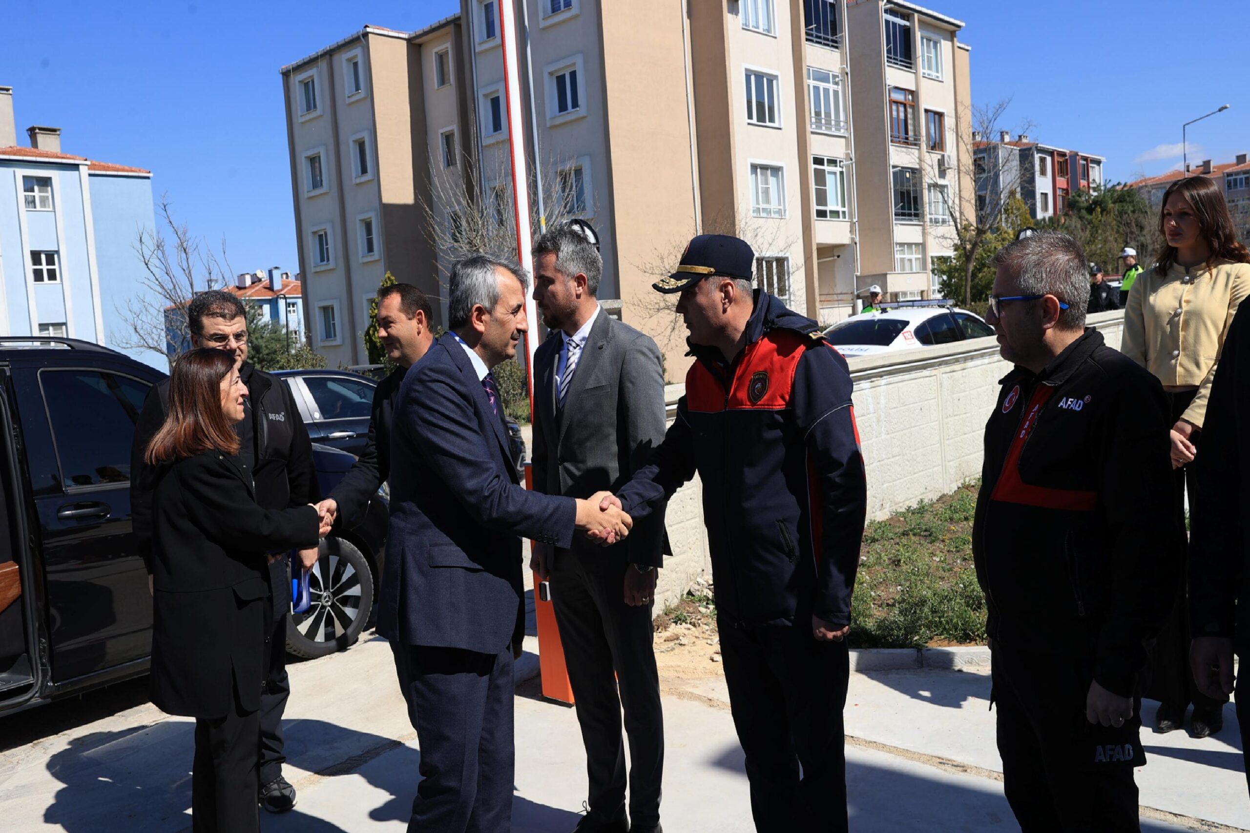 Edirne Valisi Sezer, Keşan Acil Durum ve Afet Yönetim Merkezini ziyaret etti haberi