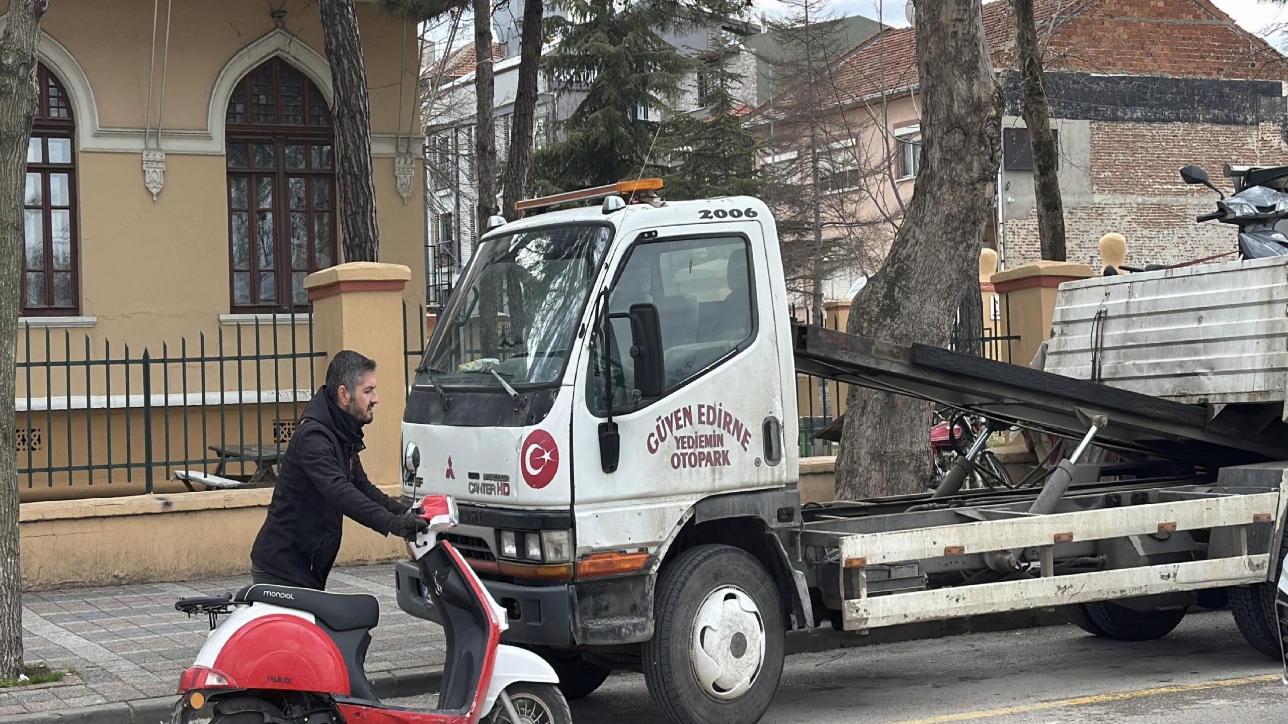 Edirne’de sahte plakalı motosikletin sürücüsüne 46 bin 302 lira ceza uygulandı haberi