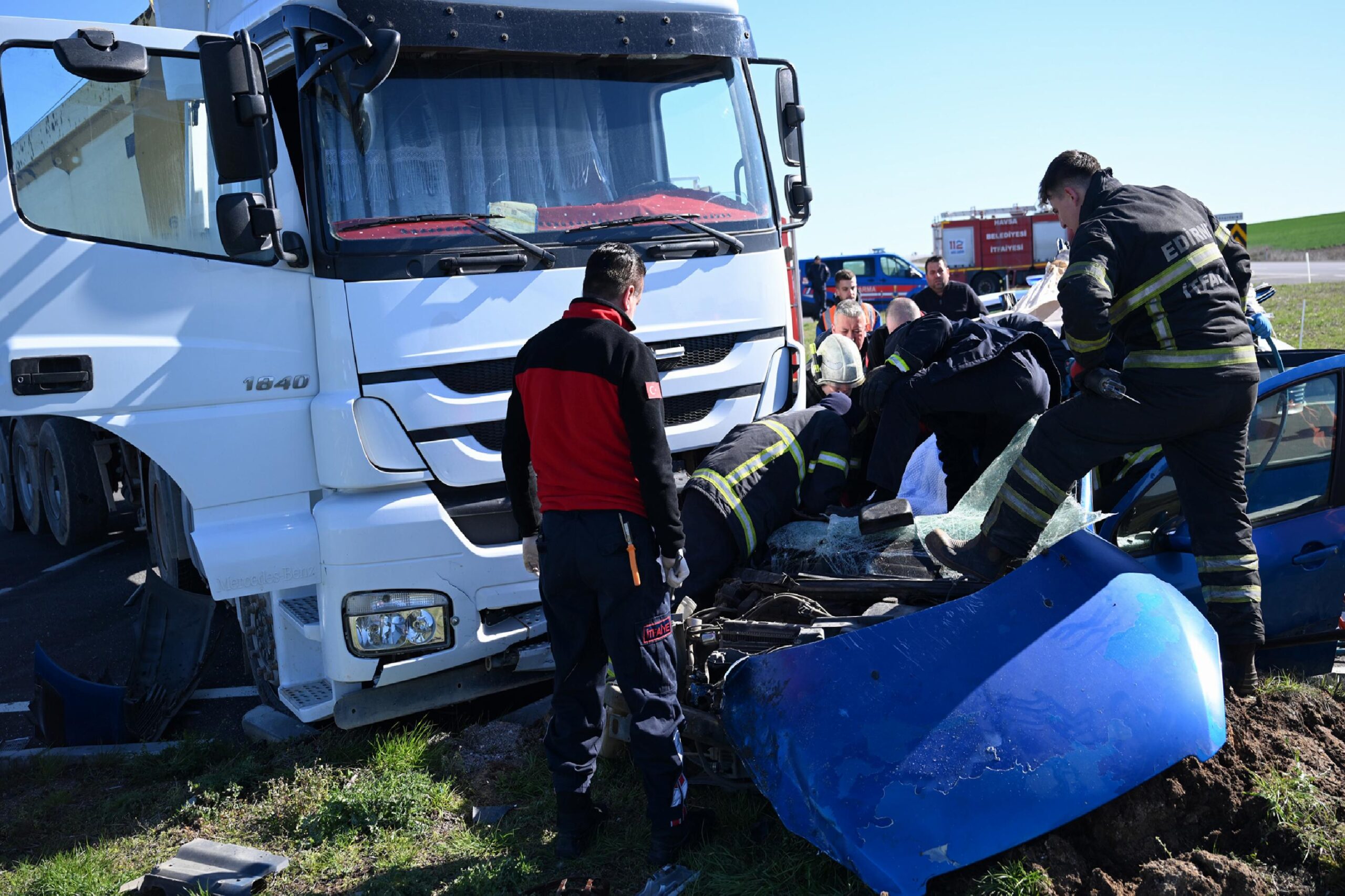 Edirne’de tırla otomobilin çarpıştığı kazada 2 kişi yaralandı haberi