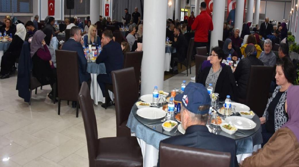 Gelibolu Belediyesinden şehit ailelerine iftar yemeği haberi