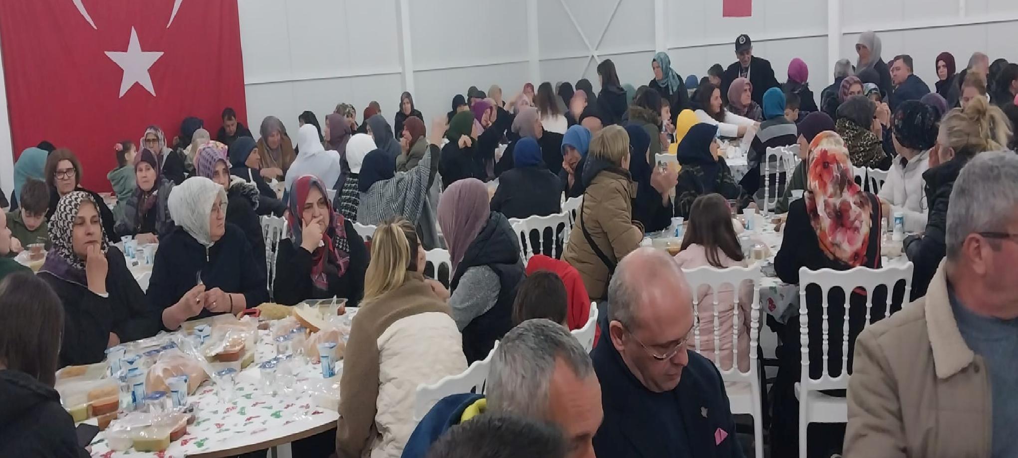 Gelibolu’da vatandaşlar iftarda buluştu haberi