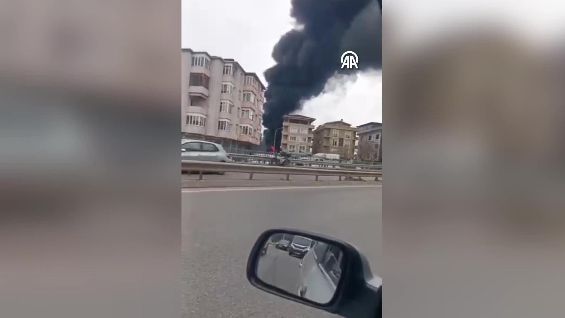 GÜNCELLEME – Pendik’te bir depoda çıkan yangın söndürüldü haberi