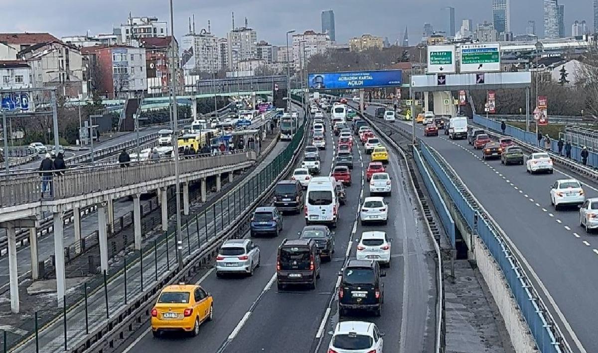 İstanbul’da haftanın ilk iş gününde trafik yoğunluğu haberi