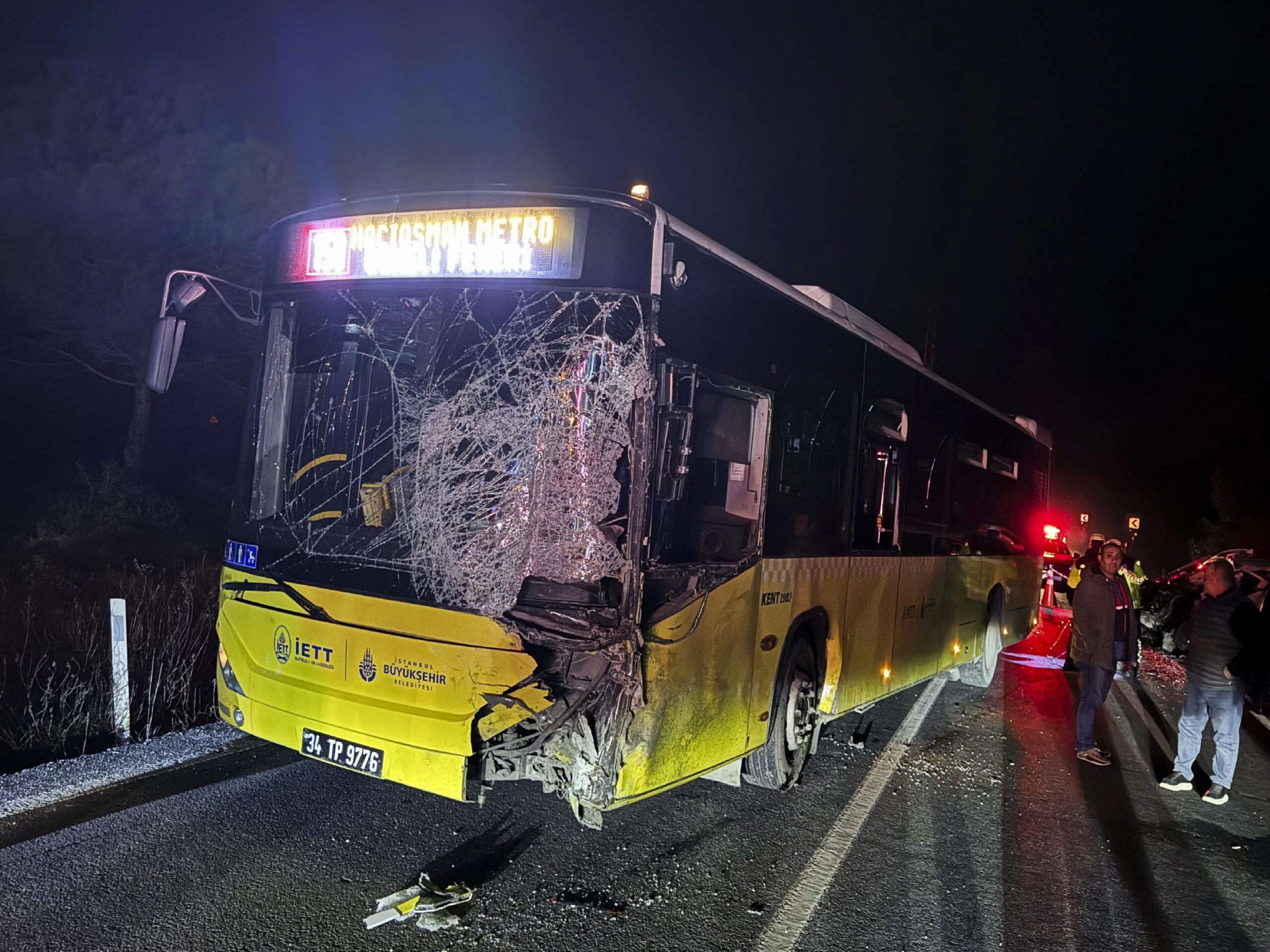 İstanbul’da İETT otobüsüyle çarpışan aracın sürücüsü hayatını kaybetti haberi