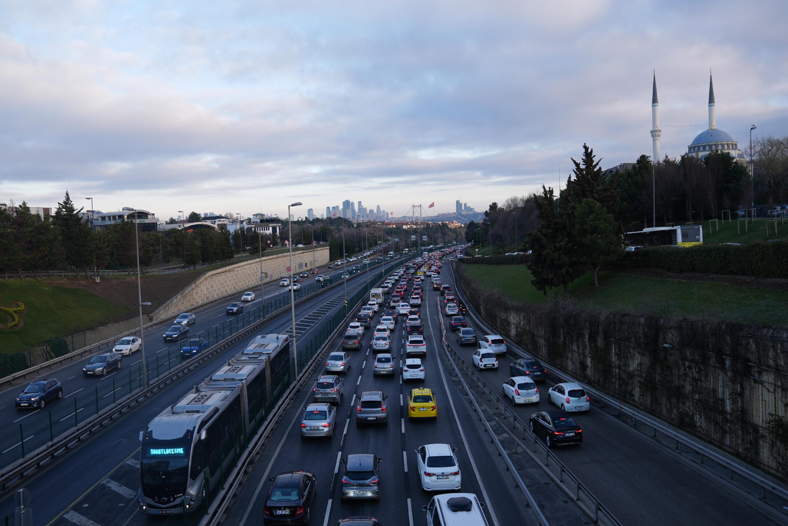 İstanbul’da sabah trafik yoğunluğu oluştu haberi