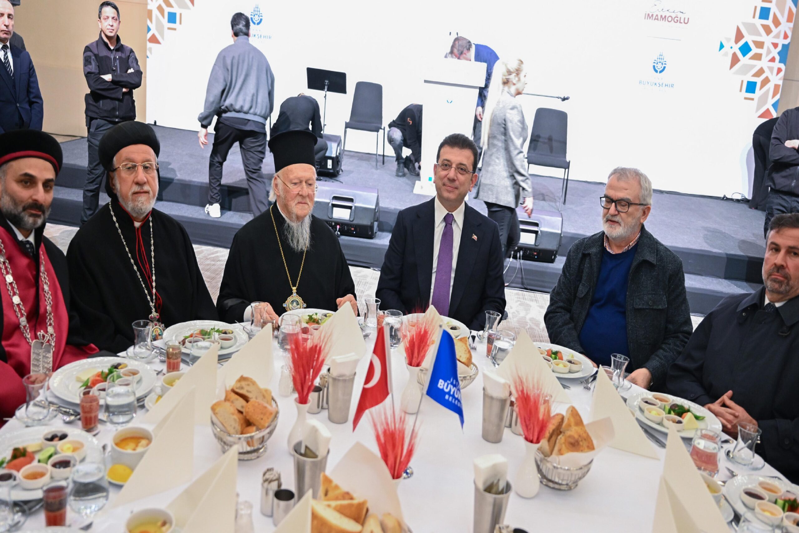 İstanbul’daki inanç grupları temsilcileri iftarda bir araya geldi haberi