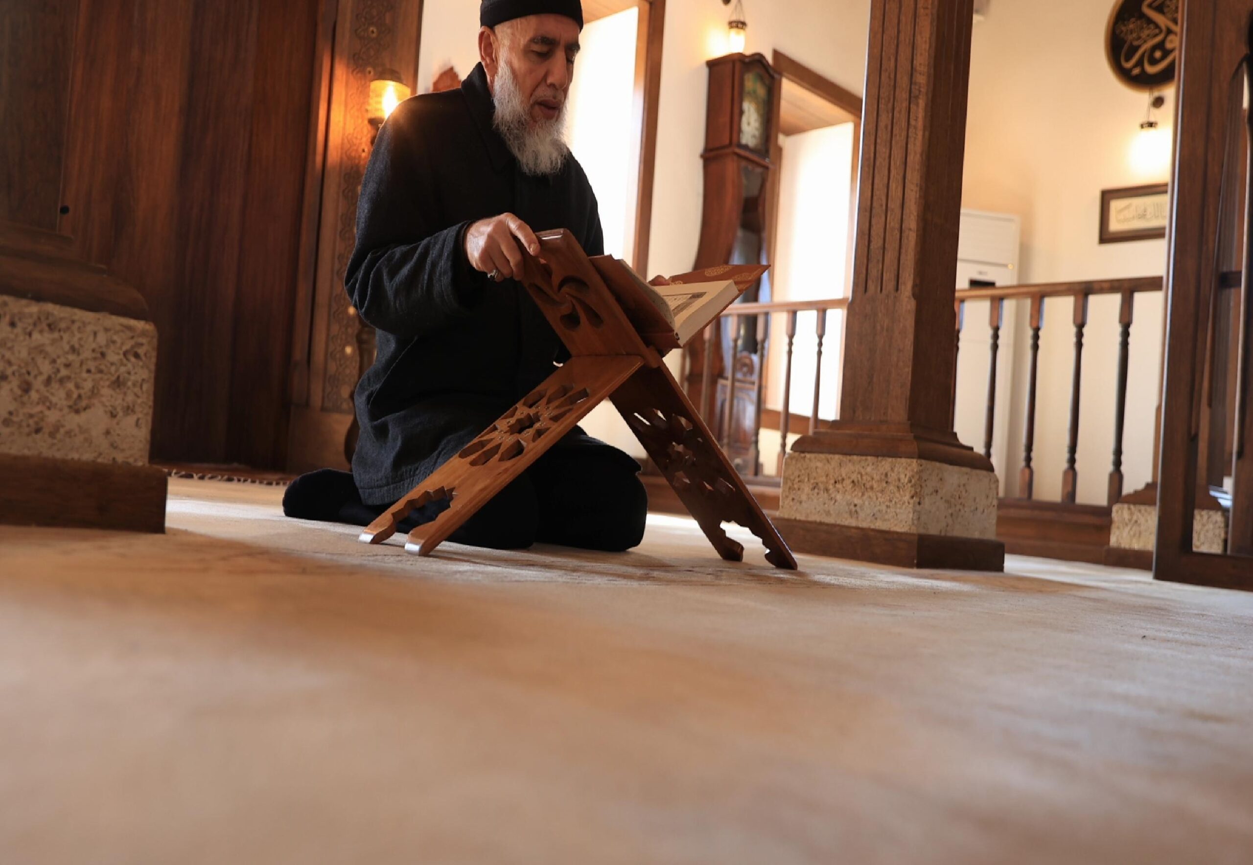 İtikafa girenler ramazanın son günlerini yoğun ibadetle geçiriyor haberi