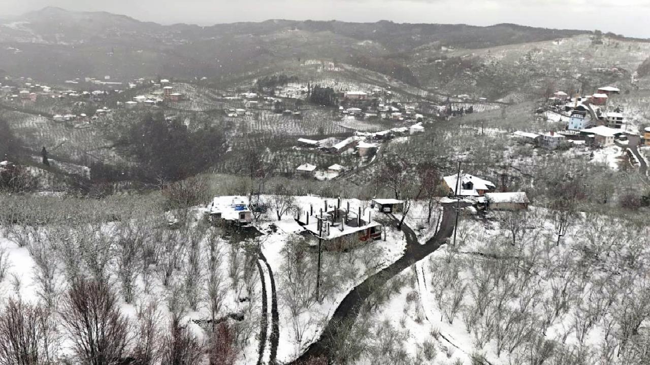 Karabük, Kocaeli ve Sakarya’nın yüksek kesimlerinde kar yağışı sürüyor haberi