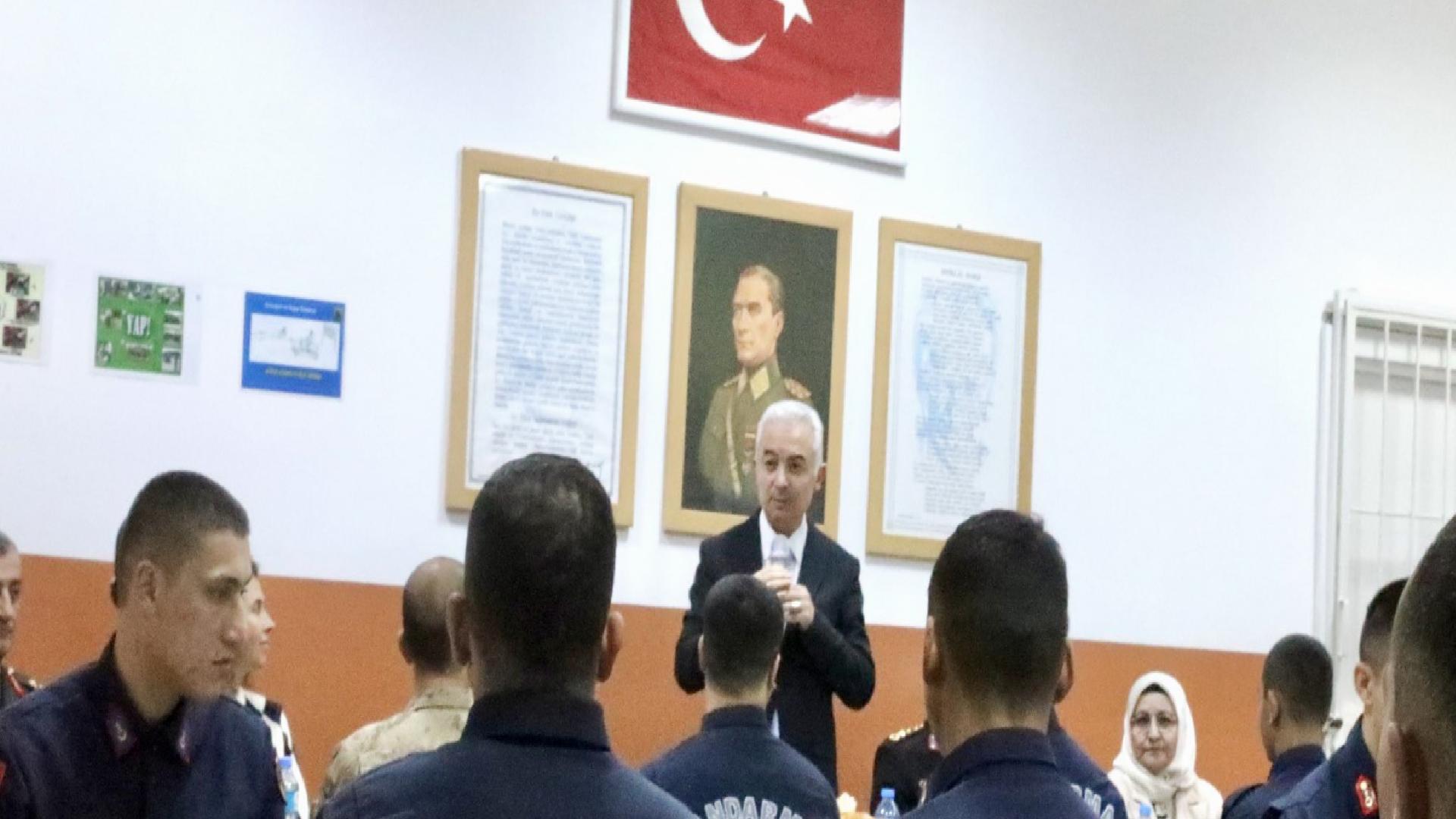 Kırklareli Valisi Turan, jandarma personeliyle iftar yaptı haberi