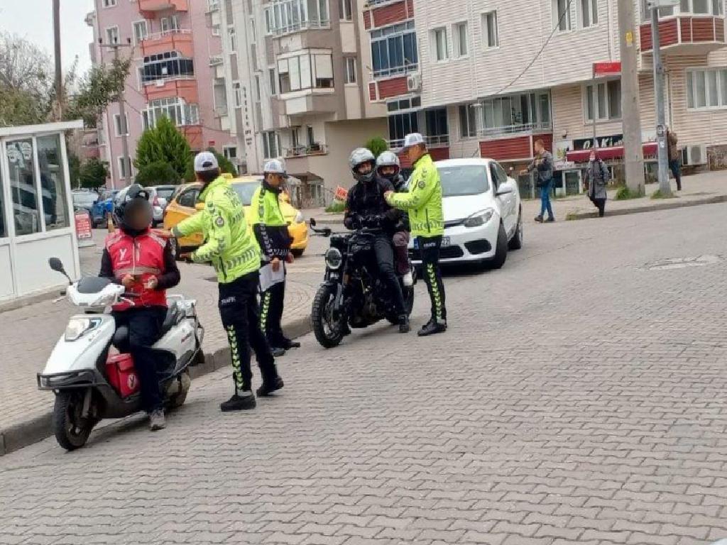 Lüleburgaz’da polis ekipleri trafik denetimi yaptı haberi