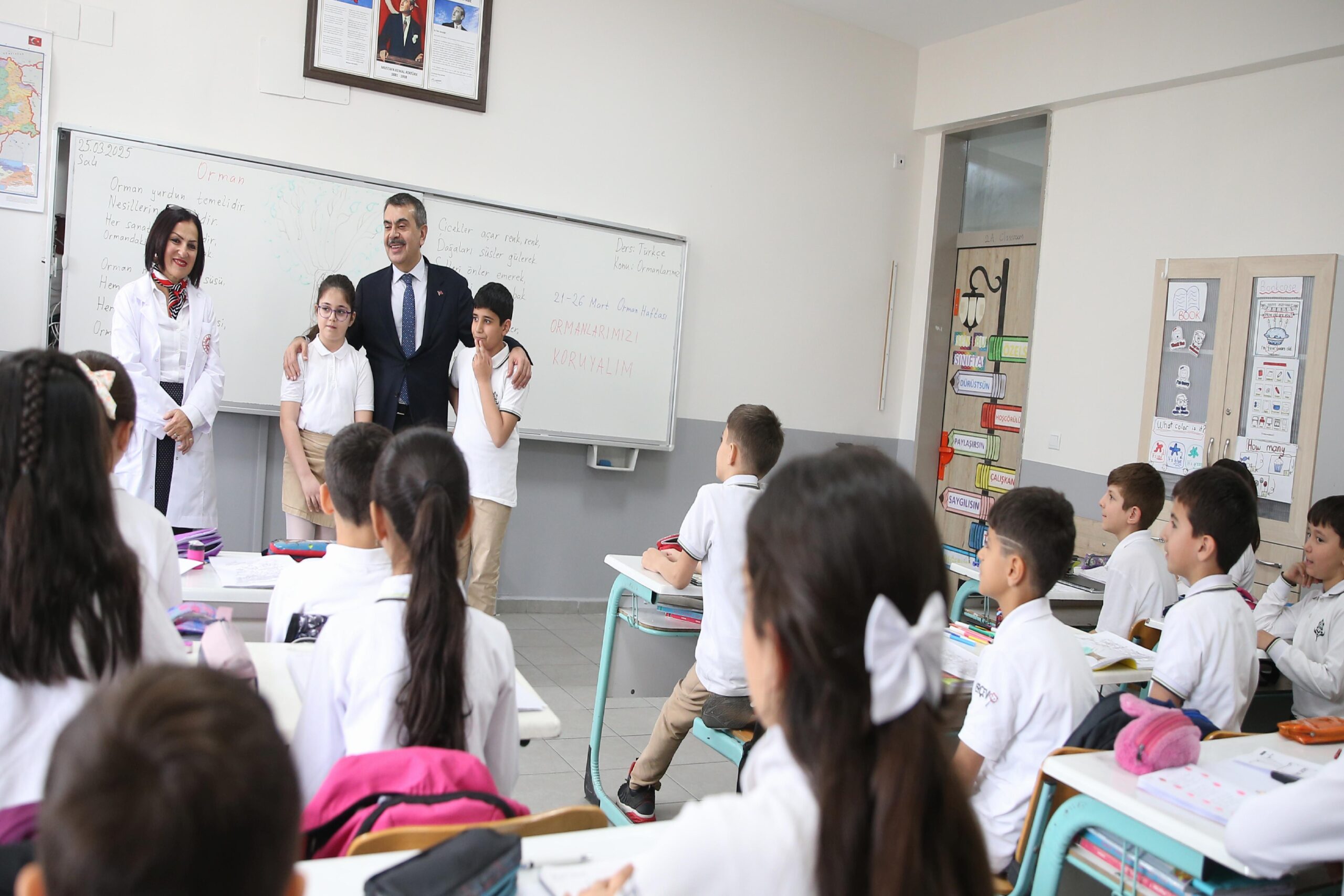 Milli Eğitim Bakanı Tekin, Bursa’da sınıf başkanı seçilen öğrencinin vaadini gerçekleştirdi haberi