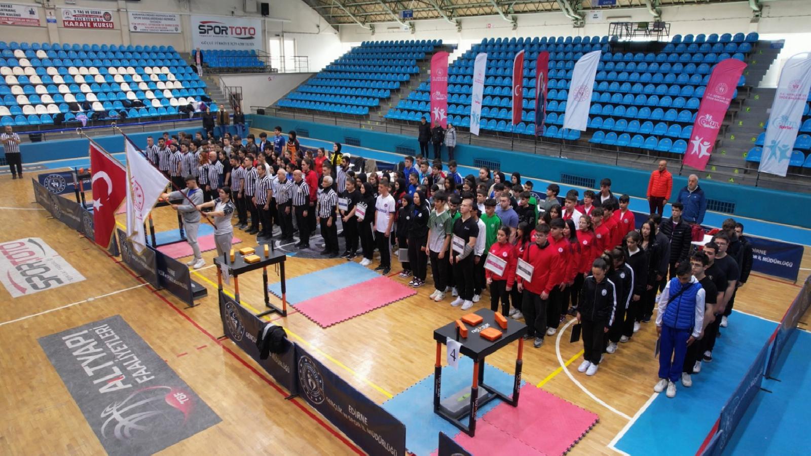 Okul Sporları Gençler Bilek Güreşi Müsabakaları Edirne’de başladı haberi