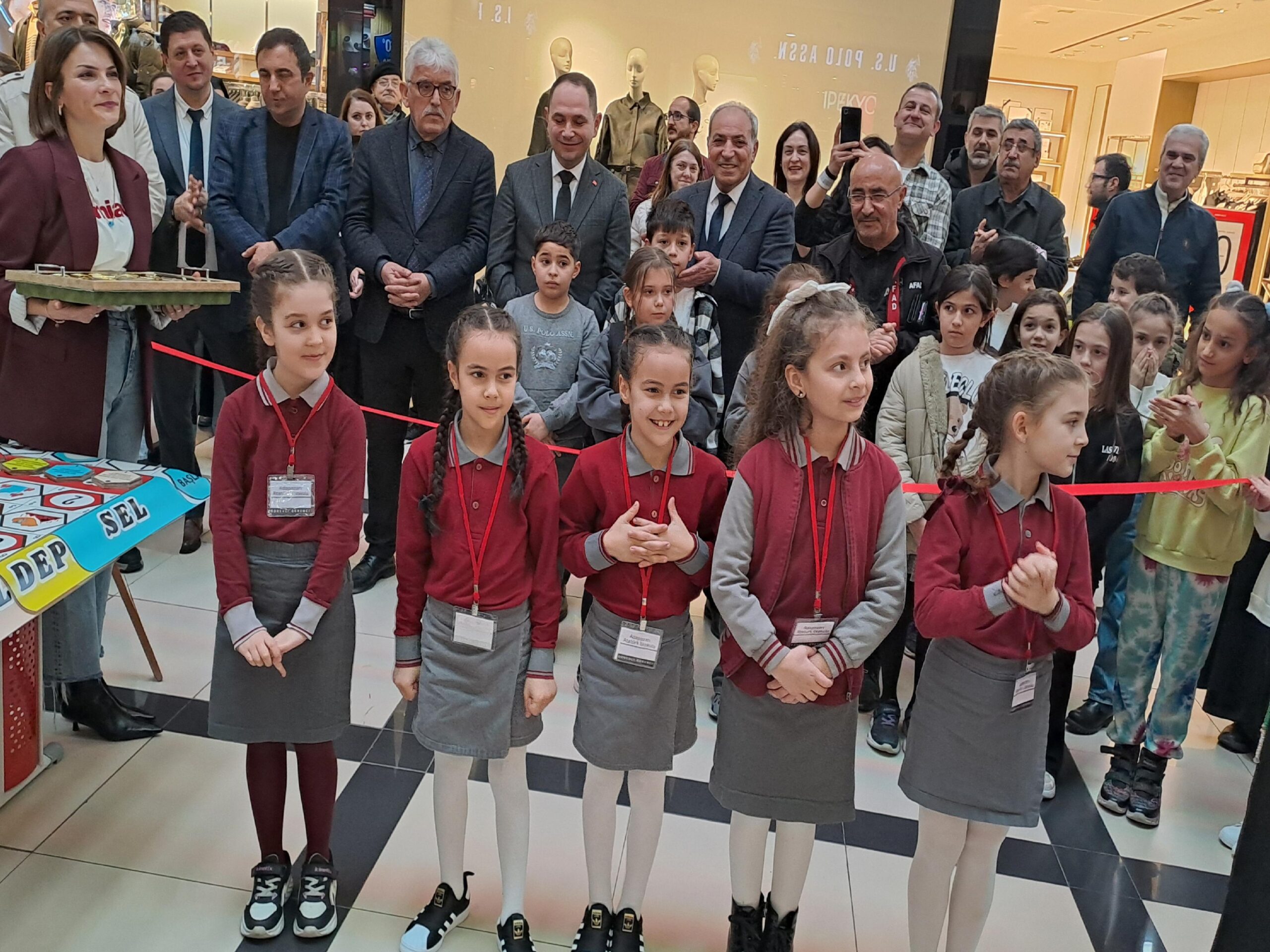 Sakarya’da öğrenciler afet farkındalığı için hazırladıkları projeleri sergide tanıttı haberi