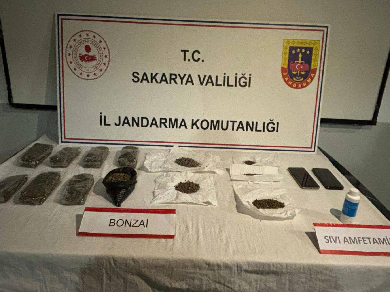 Sakarya’da uyuşturucu operasyonunda yakalanan 2 zanlı tutuklandı haberi