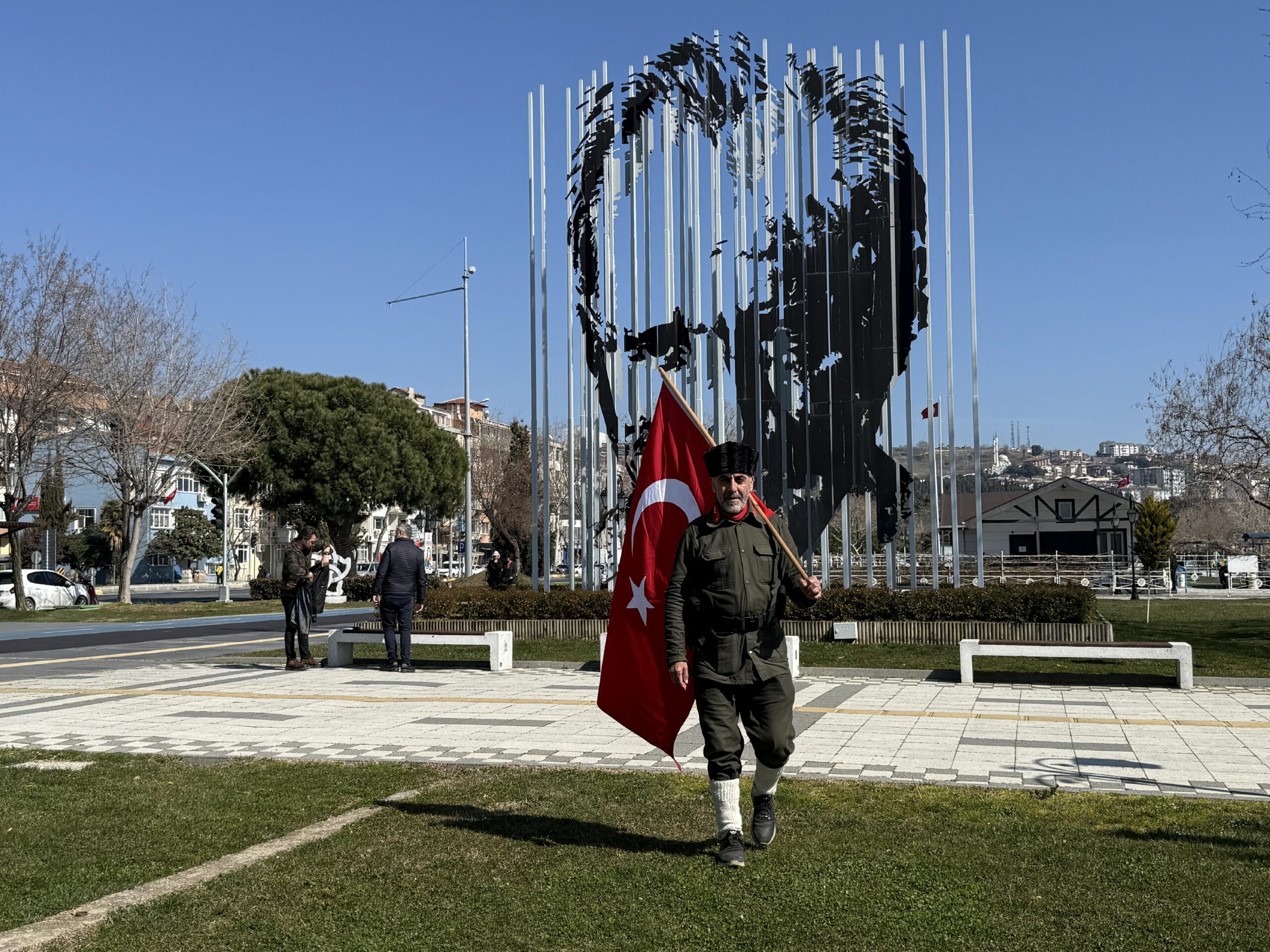 Şehitler için 7 yıldır İstanbul’dan Çanakkale’ye yürüyor haberi