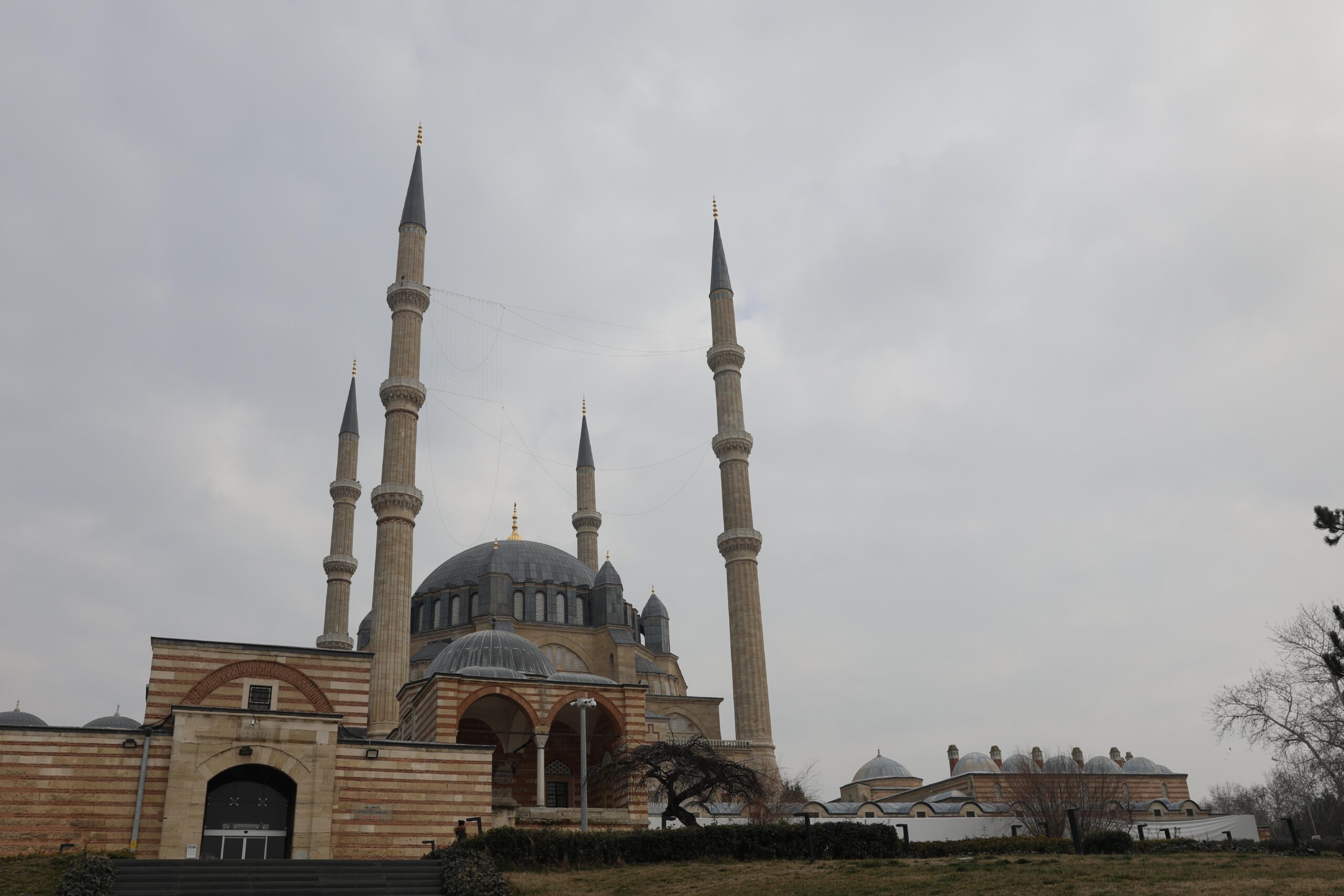 Selimiye Camisi ramazanı sınırlı sayıda ziyaretçiyle karşıladı haberi