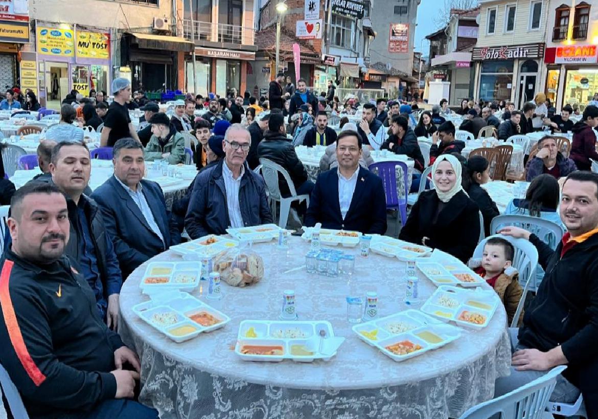 Sındırgı’da Galatasaray taraftarları iftar verdi haberi