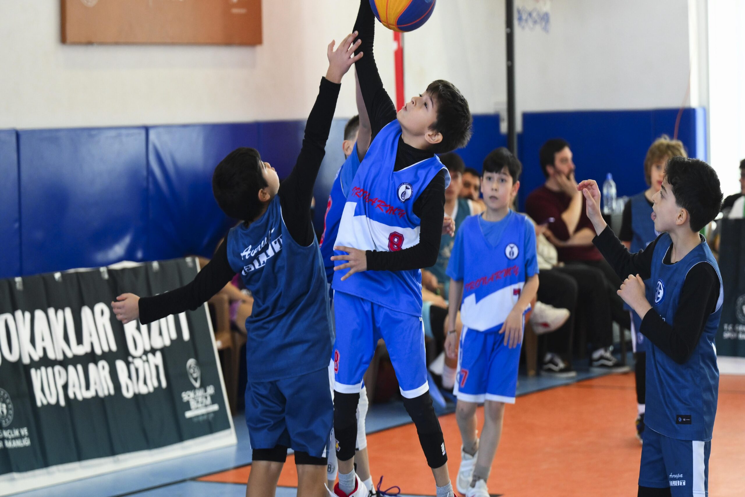 “Sokaklar Bizim 3×3 Basketbol Turnuvası”nın İstanbul ayağı yapıldı haberi