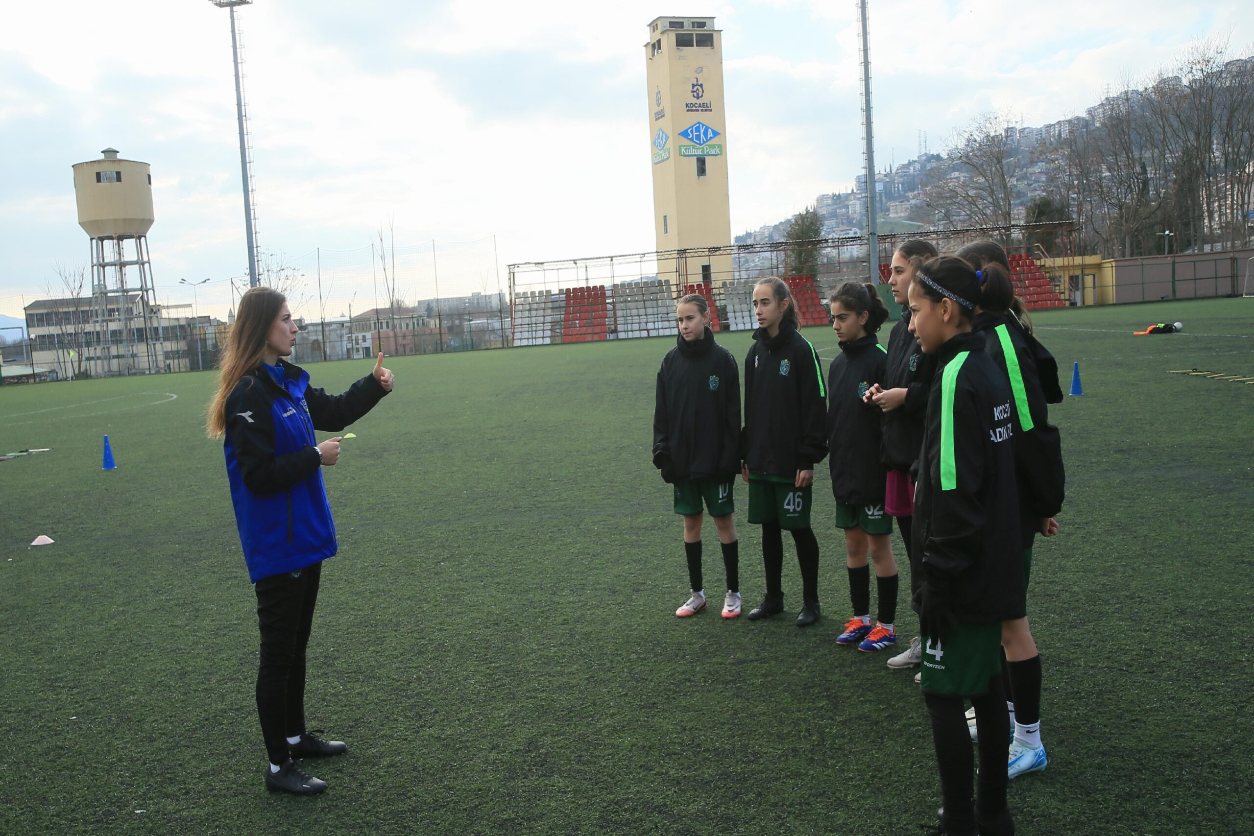 Şüheda Yıldız, “yarım kalan hayalini” futbolcu yetiştirerek tamamlıyor haberi