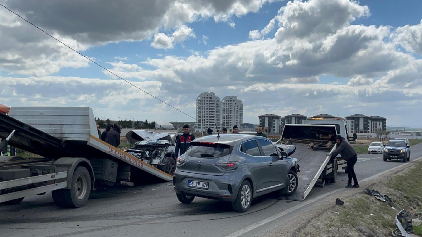 Tekirdağ’da 3 aracın karıştığı kazada 3’ü askeri personel 6 kişi yaralandı haberi