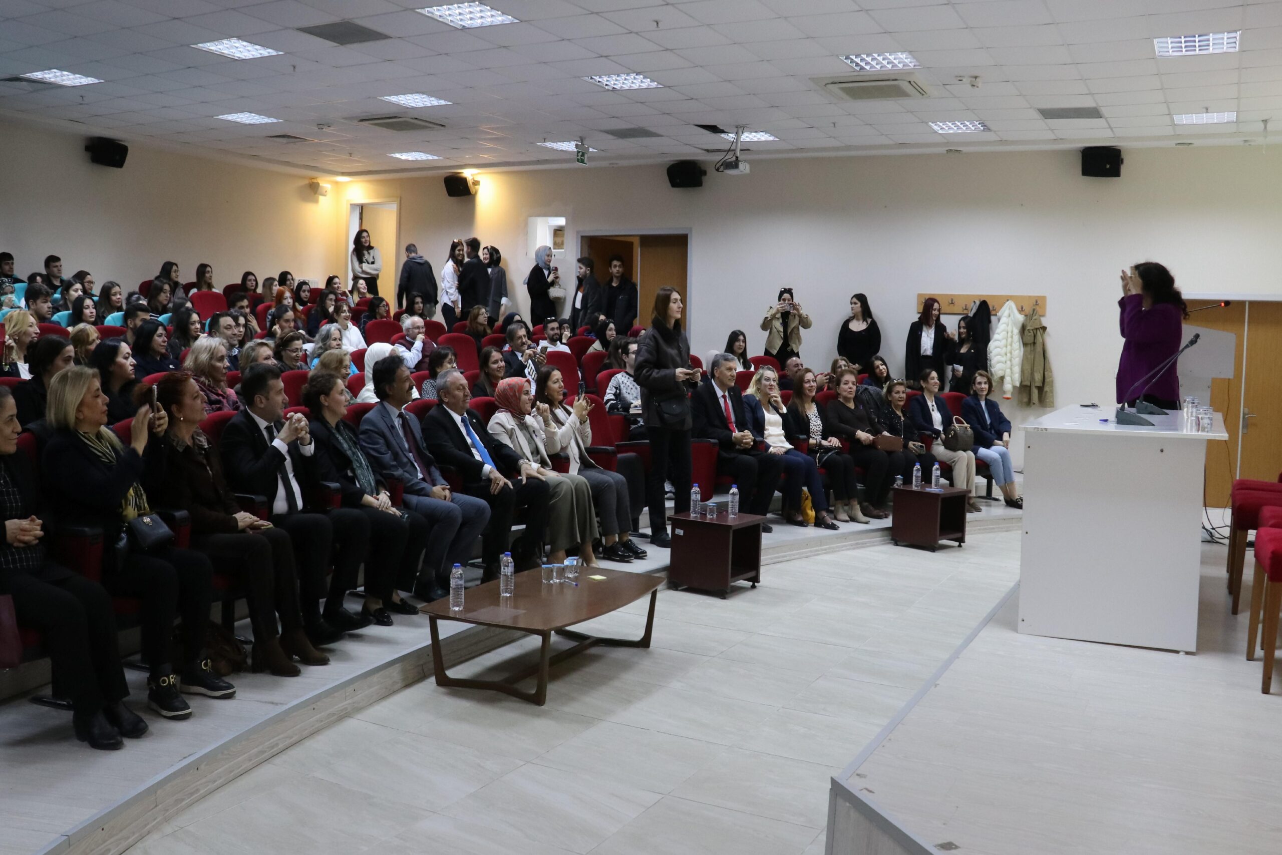 Yalova’nın güçlü kadınları üniversiteli gençlerle bir araya geldi haberi